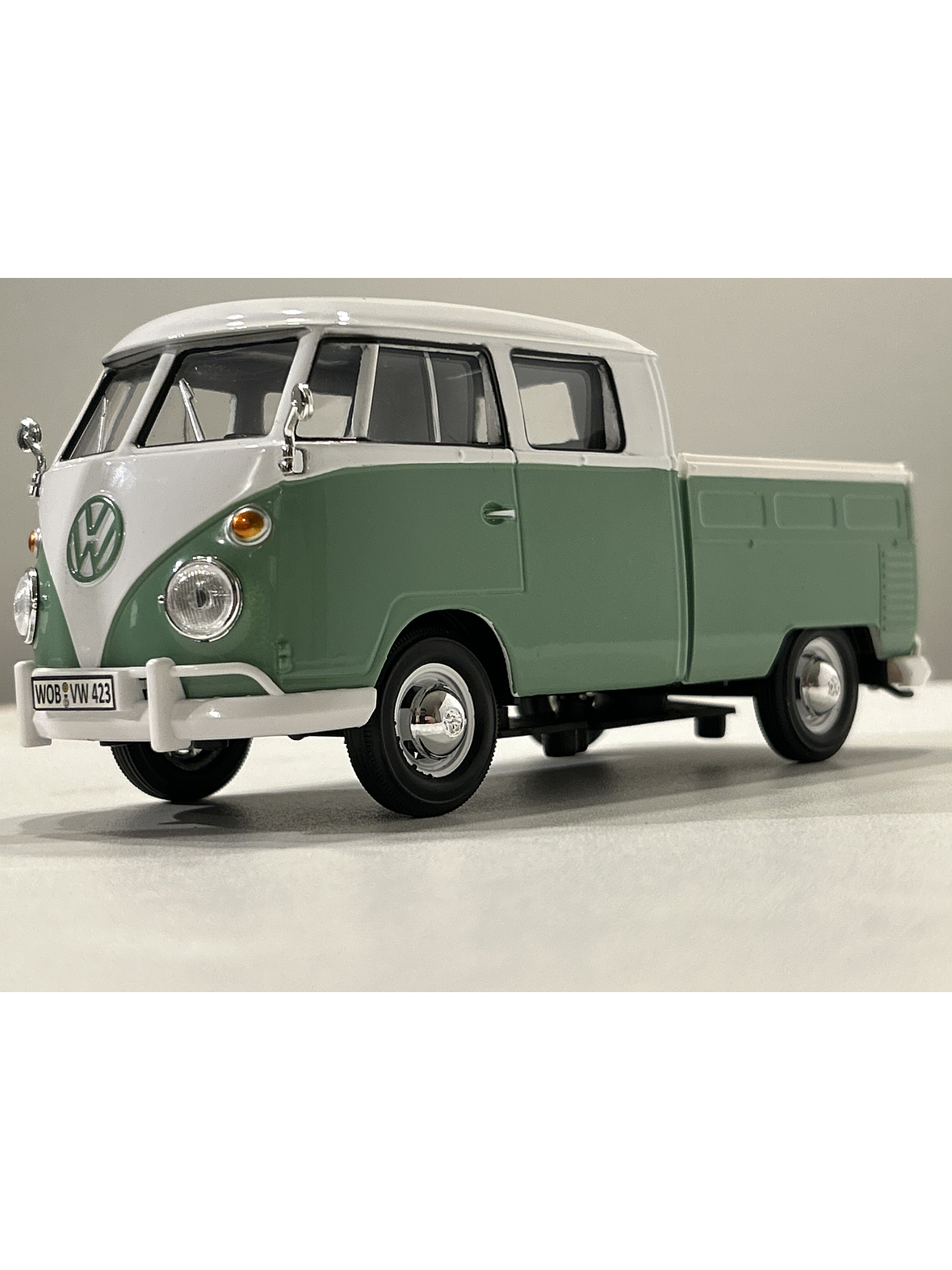 Motormax Volkswagen T1 DoKa (Double Cab Pickup), 1:24 – Timeless Legends 1