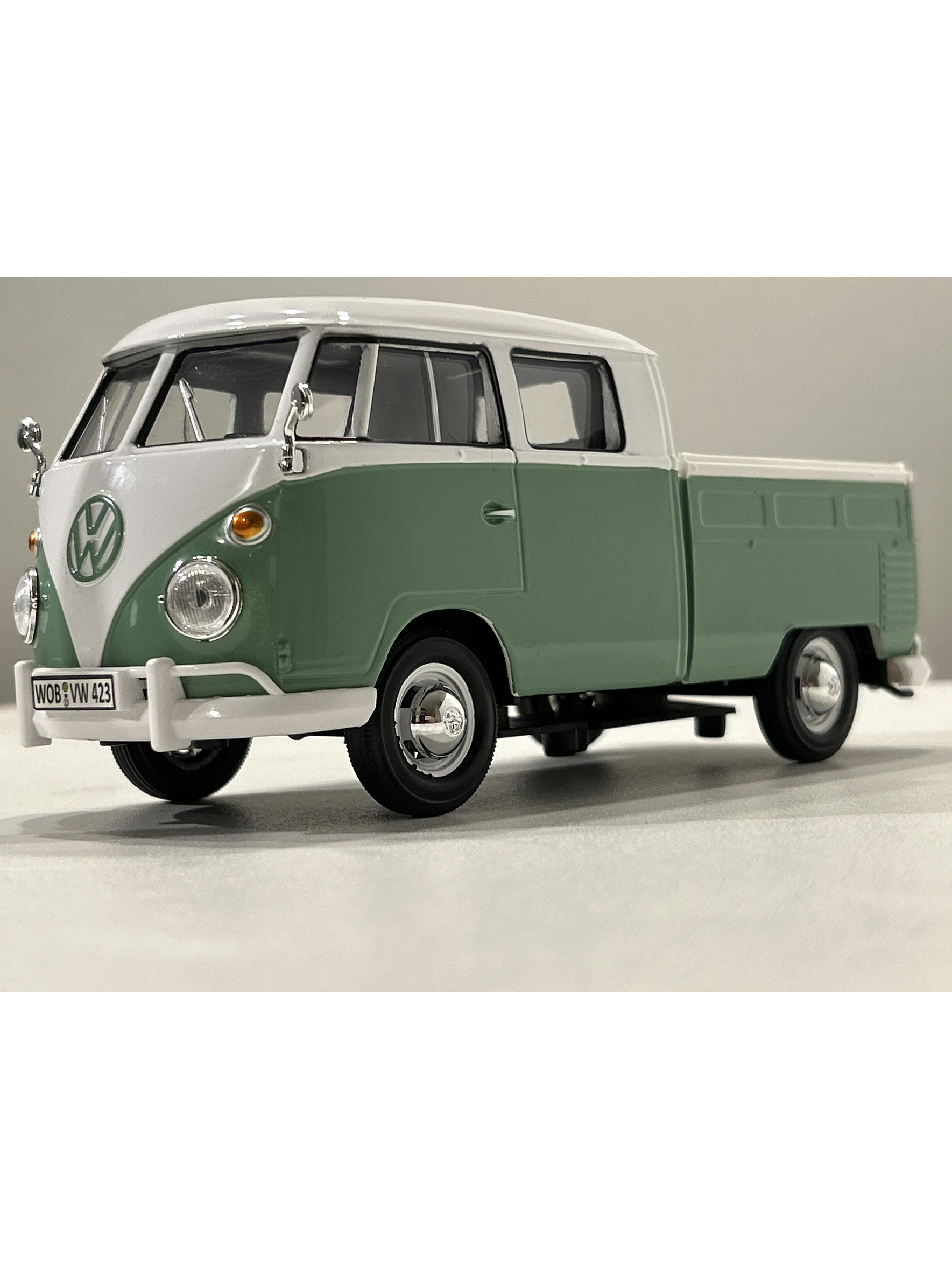 Motormax Volkswagen T1 DoKa (Double Cab Pickup), 1:24 – Timeless Legends 1