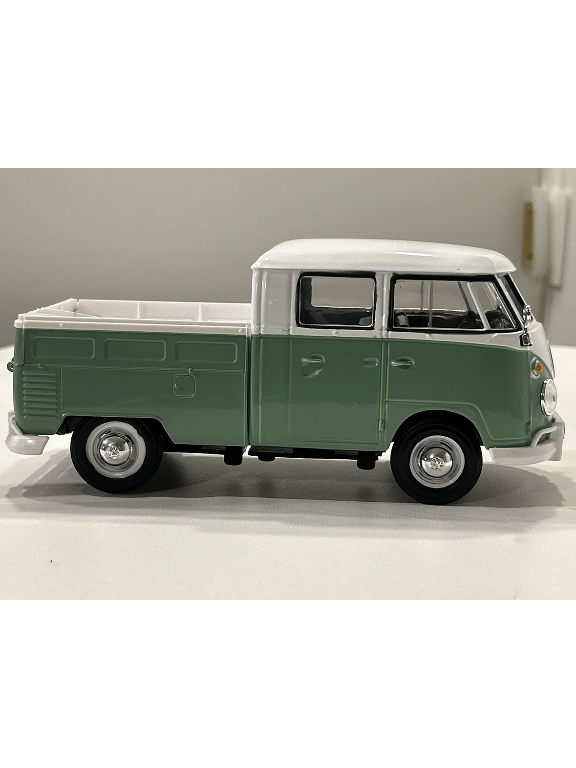 Motormax Volkswagen T1 DoKa (Double Cab Pickup), 1:24 – Timeless Legends 5