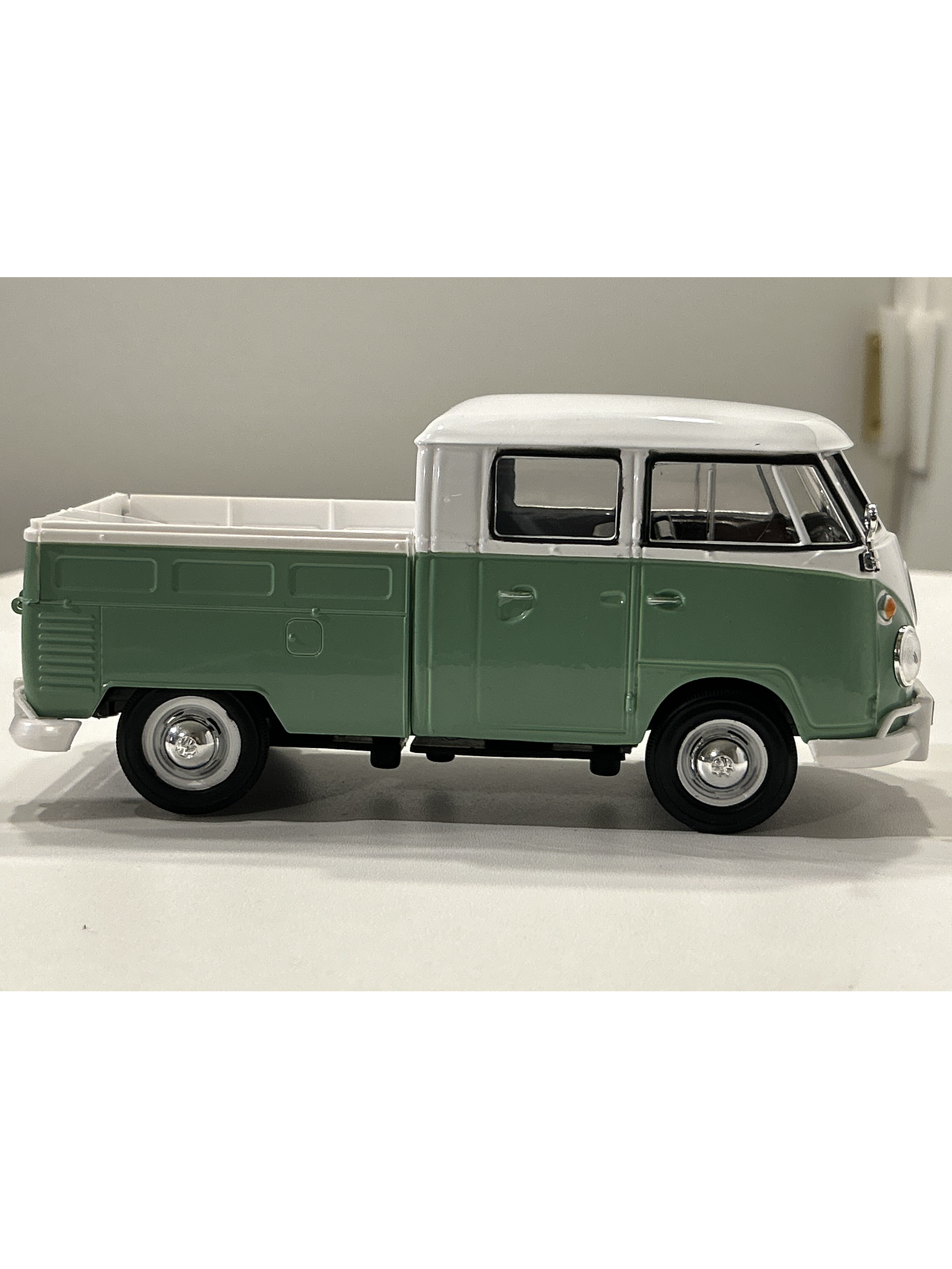 Motormax Volkswagen T1 DoKa (Double Cab Pickup), 1:24 – Timeless Legends 5