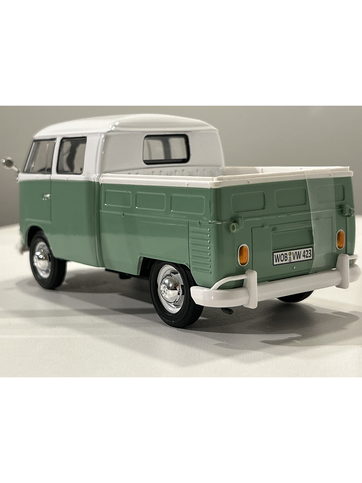 Motormax Volkswagen T1 DoKa (Double Cab Pickup), 1:24 – Timeless Legends 8