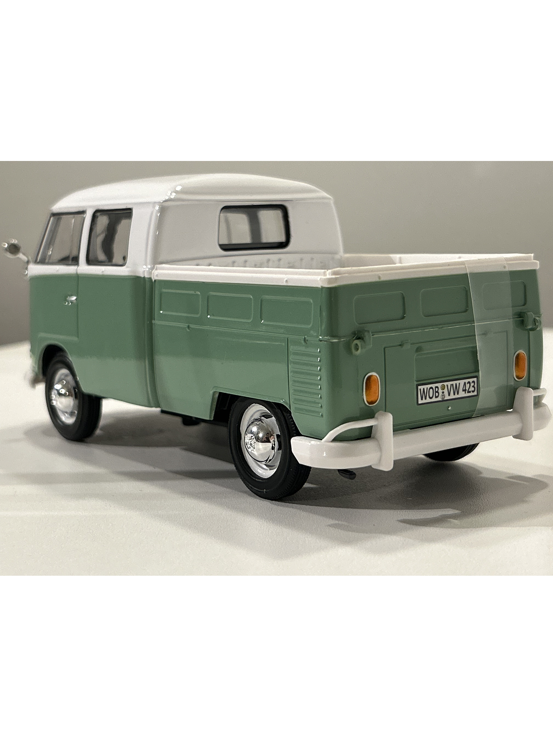 Motormax Volkswagen T1 DoKa (Double Cab Pickup), 1:24 – Timeless Legends 8