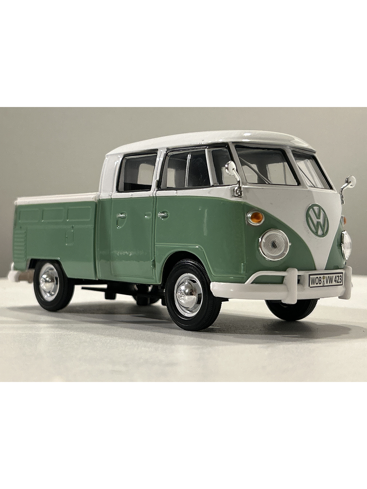 Motormax Volkswagen T1 DoKa (Double Cab Pickup), 1:24 – Timeless Legends 4