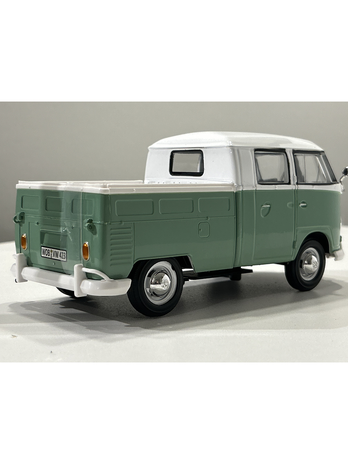 Motormax Volkswagen T1 DoKa (Double Cab Pickup), 1:24 – Timeless Legends 6