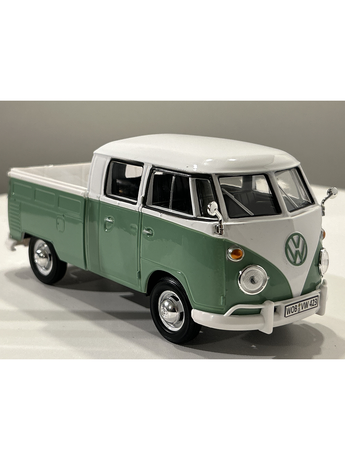Motormax Volkswagen T1 DoKa (Double Cab Pickup), 1:24 – Timeless Legends 3