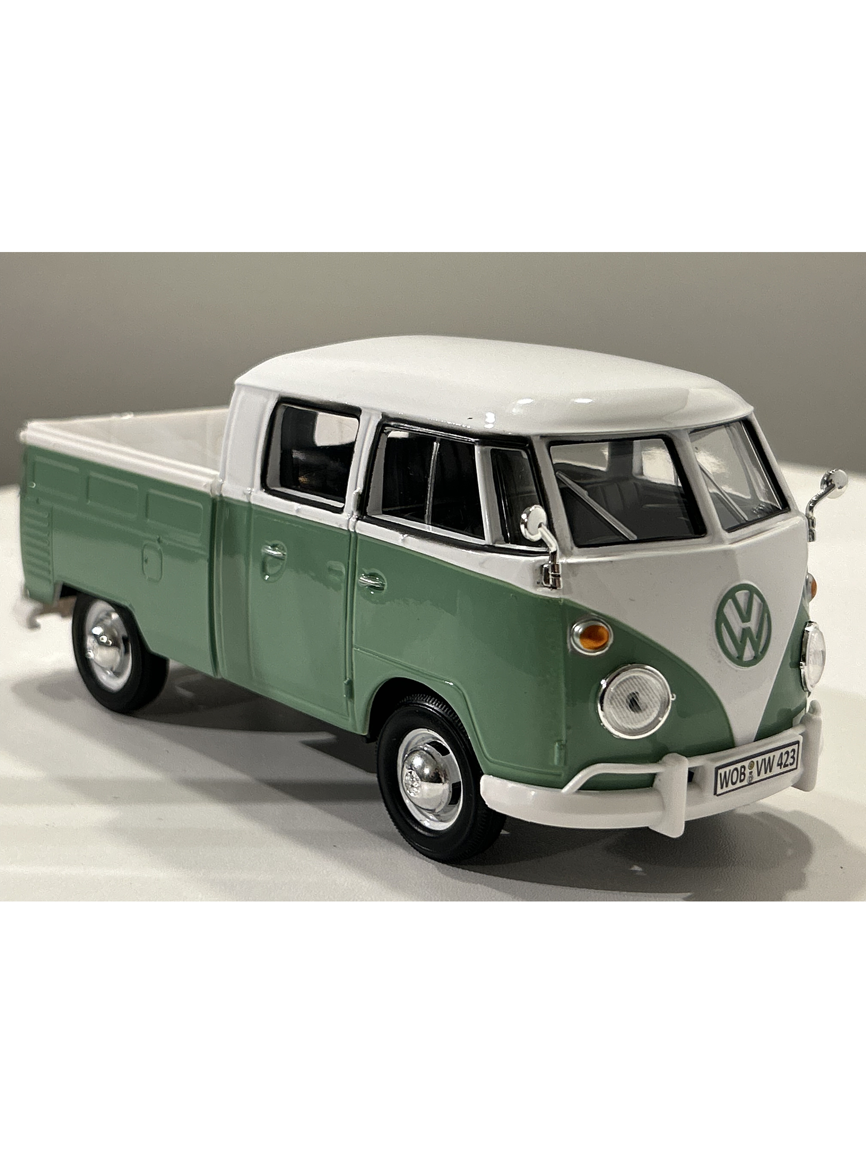 Motormax Volkswagen T1 DoKa (Double Cab Pickup), 1:24 – Timeless Legends 3