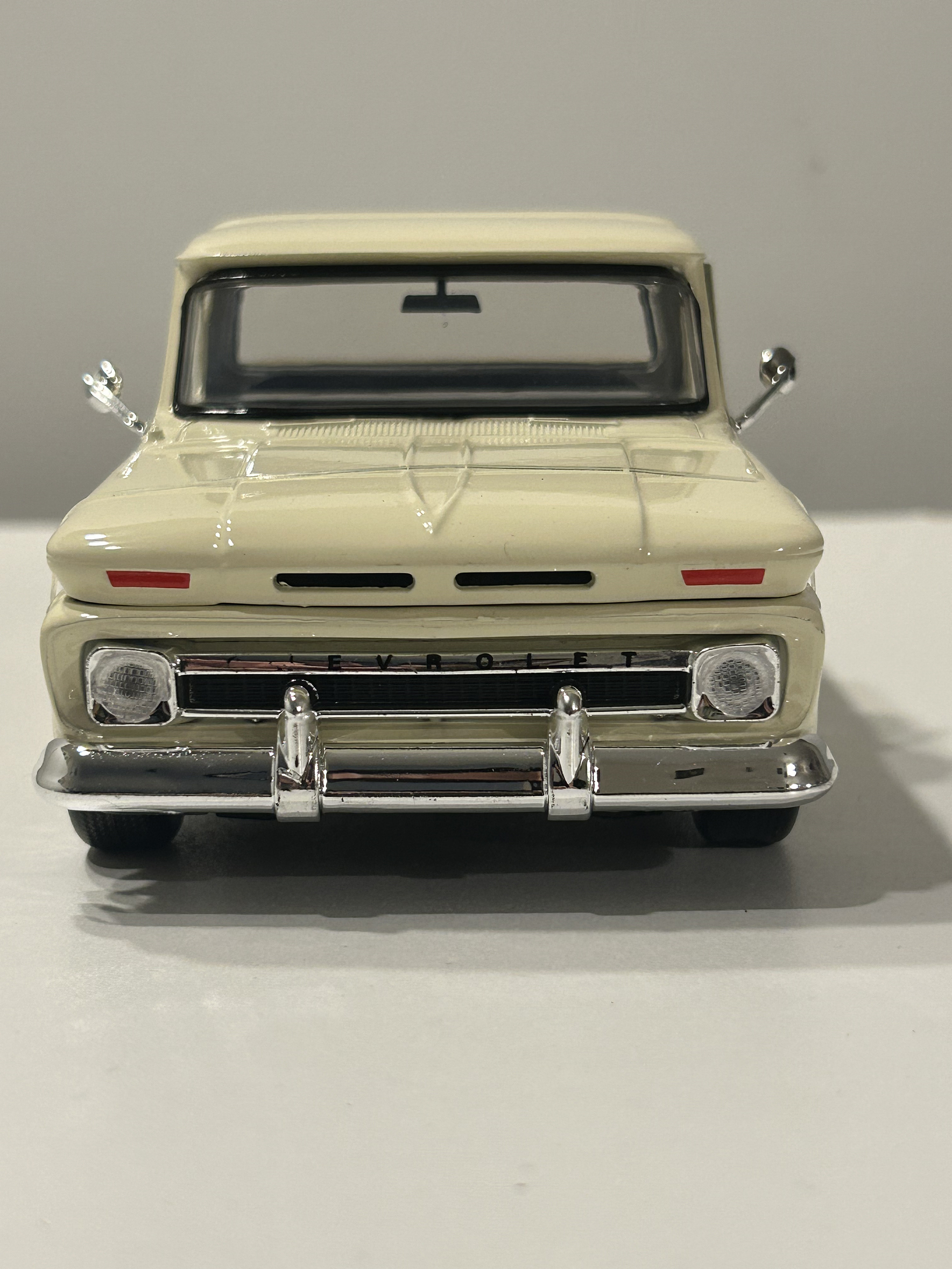 Motormax Chevrolet C10 Fleetside Pick-Up 1966, 1:24 – Clásico “C-10” primera generación | Ruta Nostalgia Chile 3
