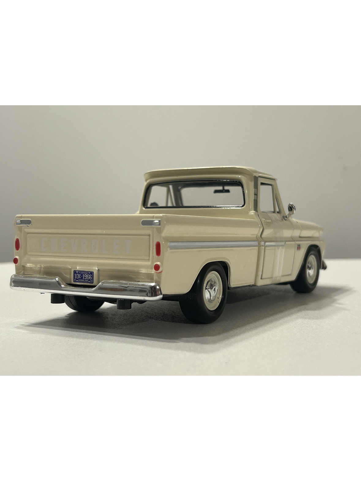 Motormax Chevrolet C10 Fleetside Pick-Up 1966, 1:24 – Clásico “C-10” primera generación | Ruta Nostalgia Chile 6