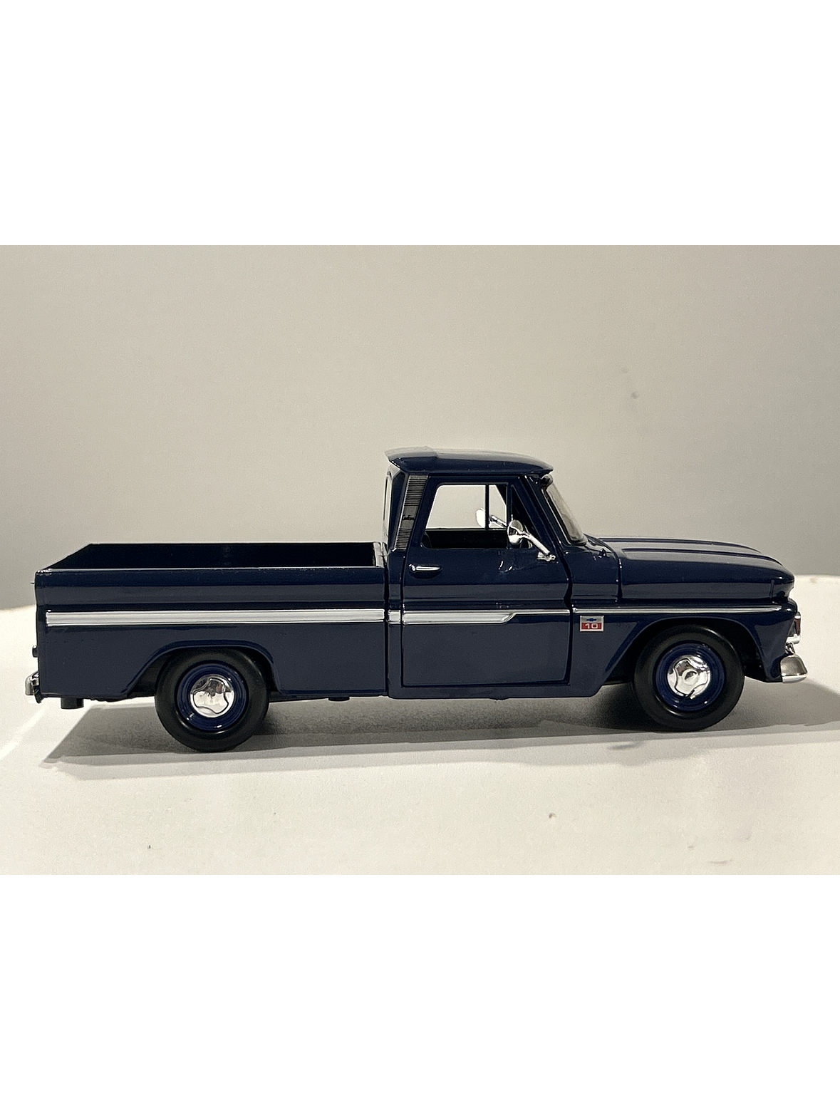 Motormax Chevrolet C10 Fleetside Pick-Up 1966, 1:24 – Clásico “C-10” primera generación | Ruta Nostalgia Chile 22