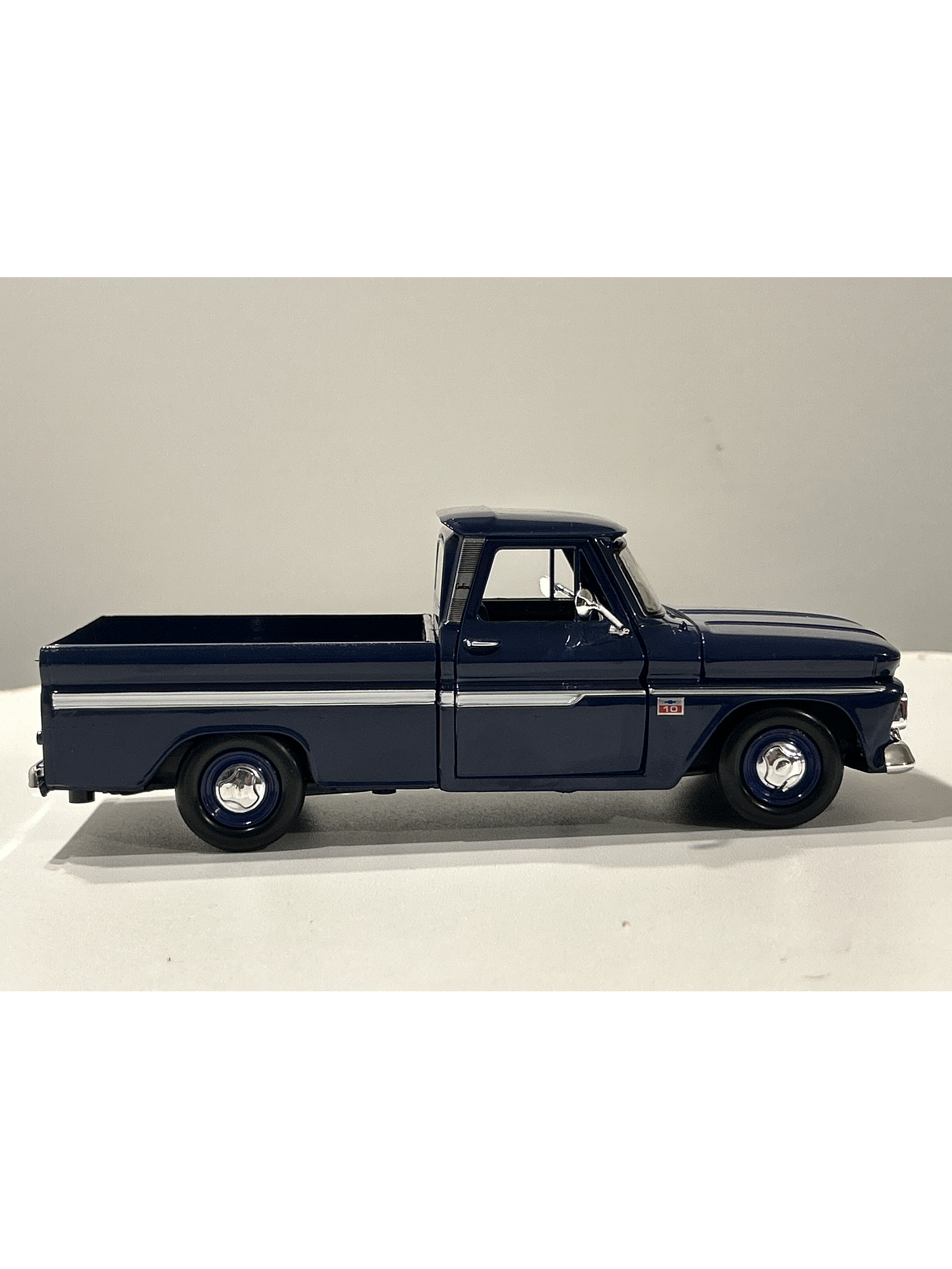 Motormax Chevrolet C10 Fleetside Pick-Up 1966, 1:24 – Clásico “C-10” primera generación | Ruta Nostalgia Chile 22