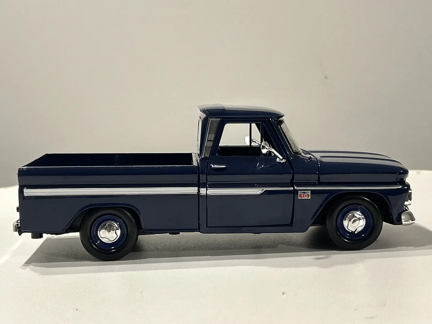 Camioneta Chevrolet C10 Fleetside Pick-Up | Motormax 1:24 22