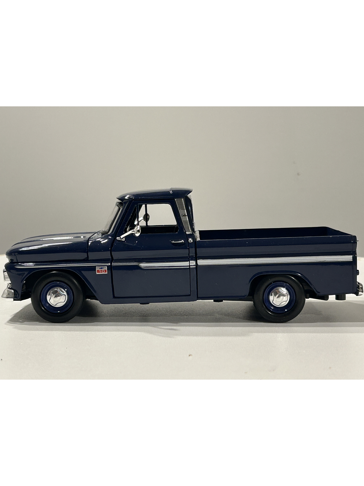Motormax Chevrolet C10 Fleetside Pick-Up 1966, 1:24 – Clásico “C-10” primera generación | Ruta Nostalgia Chile 18