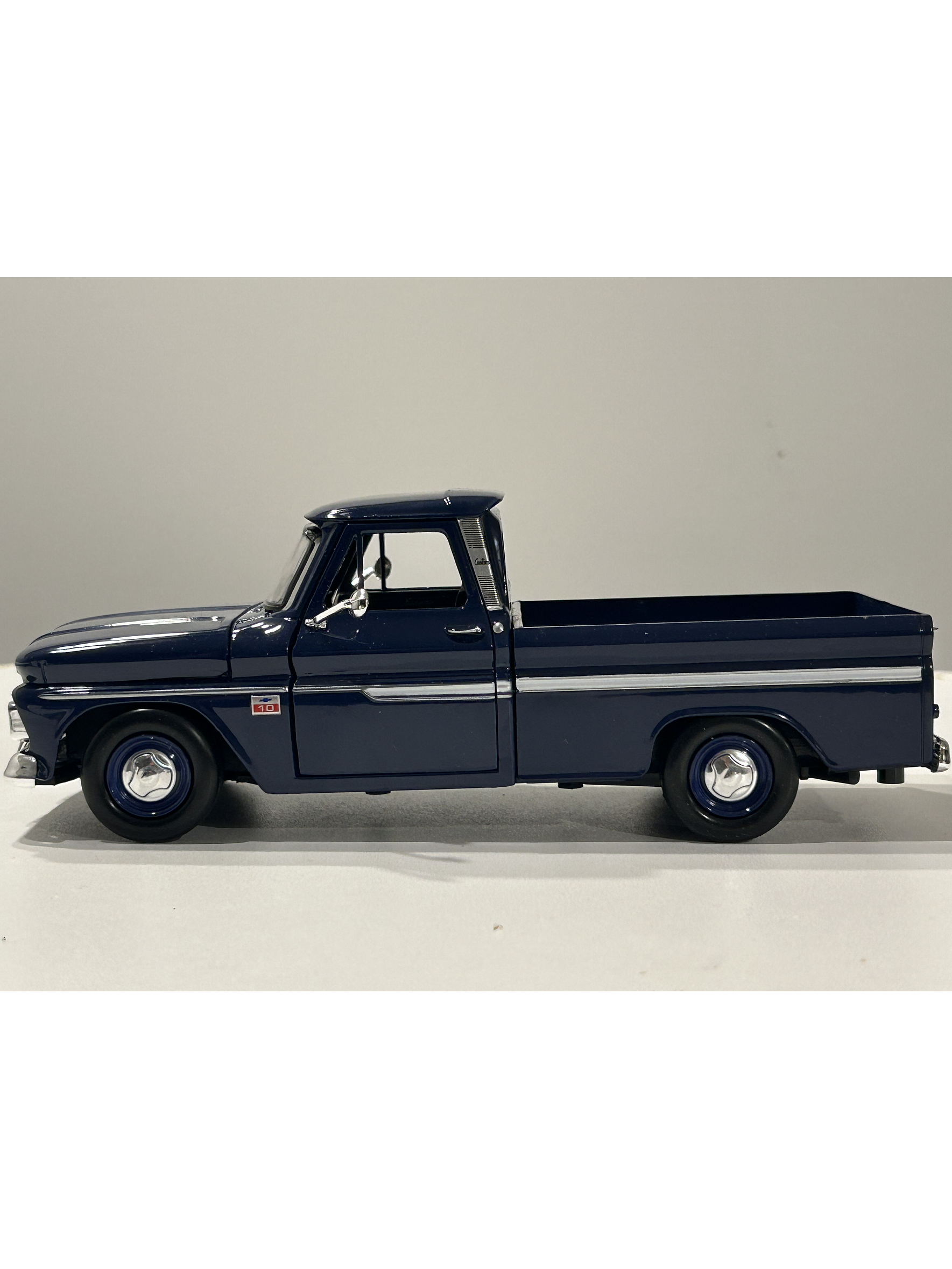Motormax Chevrolet C10 Fleetside Pick-Up 1966, 1:24 – Clásico “C-10” primera generación | Ruta Nostalgia Chile 18