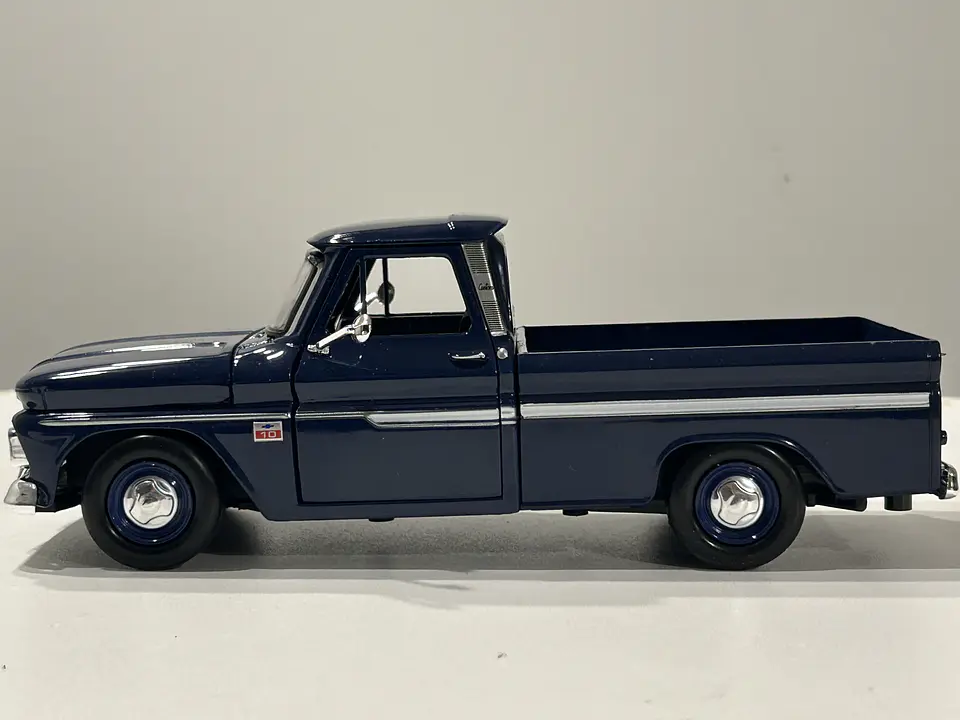 Camioneta Chevrolet C10 Fleetside Pick-Up | Motormax 1:24 18