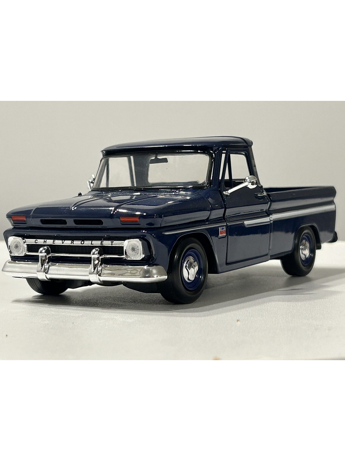Motormax Chevrolet C10 Fleetside Pick-Up 1966, 1:24 – Clásico “C-10” primera generación | Ruta Nostalgia Chile 13