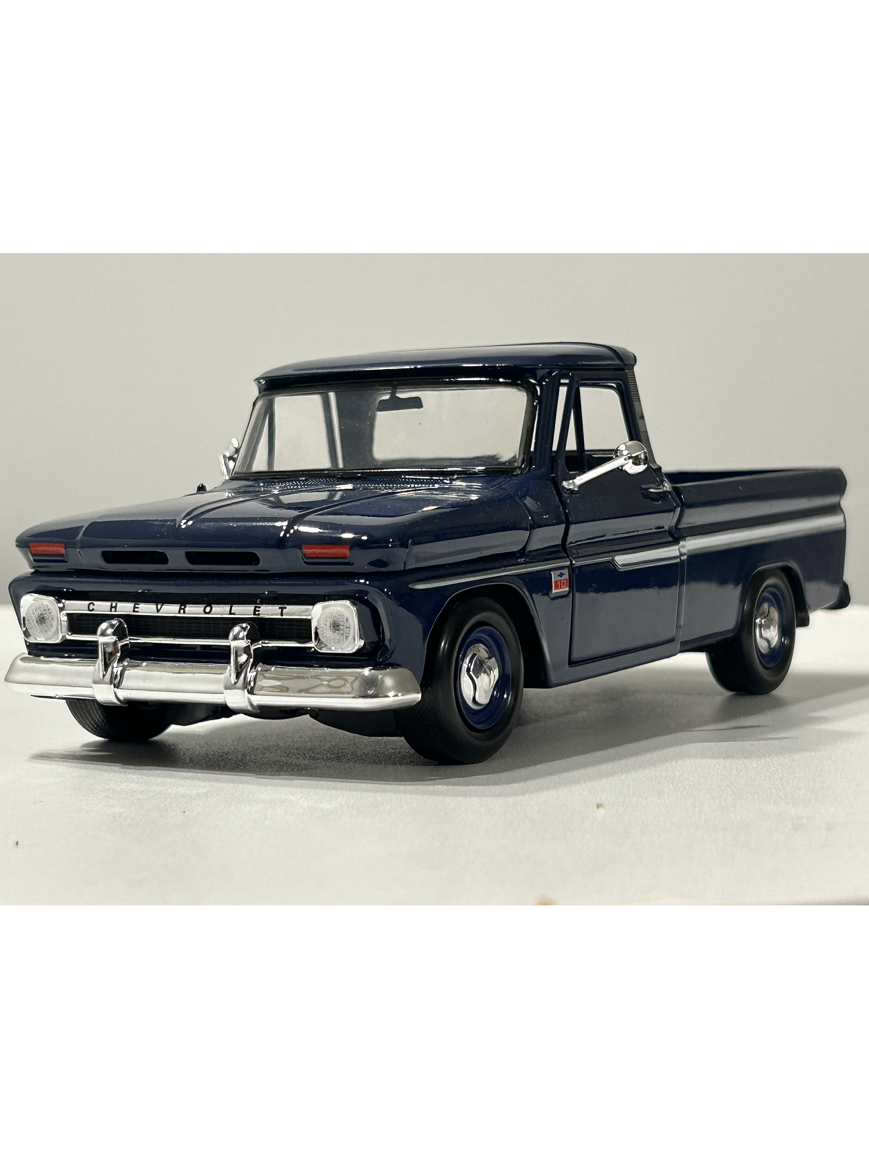 Motormax Chevrolet C10 Fleetside Pick-Up 1966, 1:24 – Clásico “C-10” primera generación | Ruta Nostalgia Chile 13