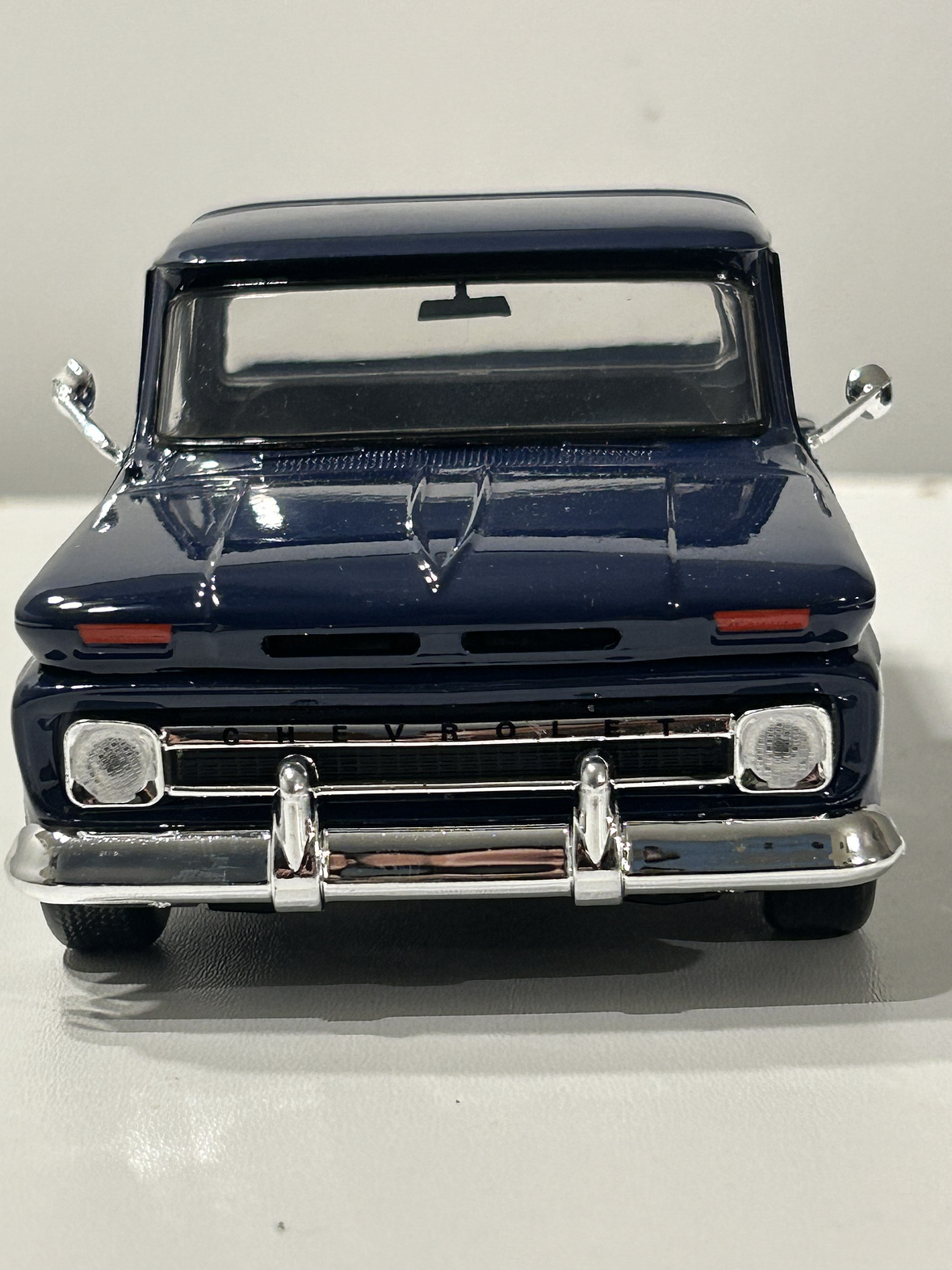 Motormax Chevrolet C10 Fleetside Pick-Up 1966, 1:24 – Clásico “C-10” primera generación | Ruta Nostalgia Chile 14