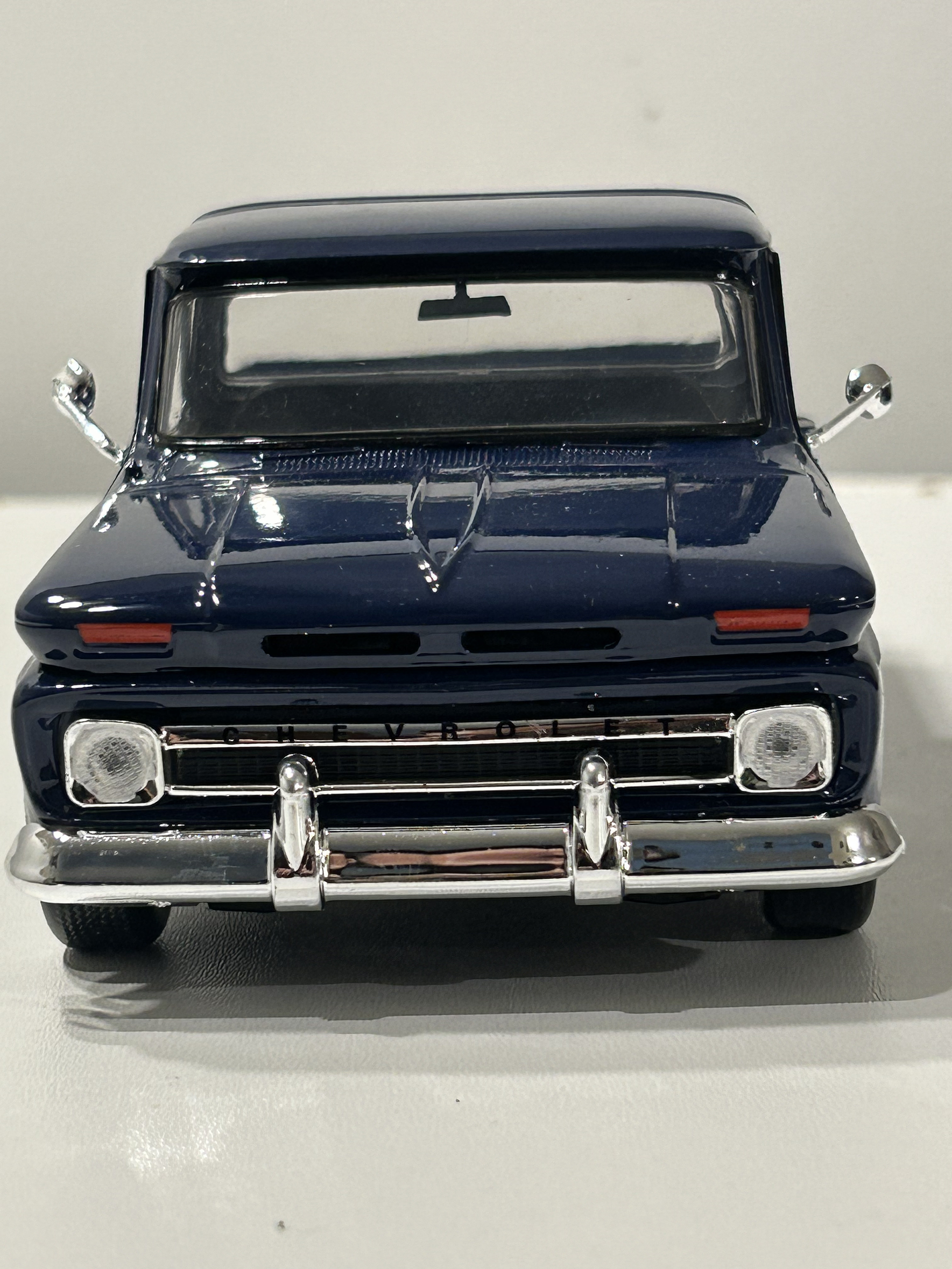 Motormax Chevrolet C10 Fleetside Pick-Up 1966, 1:24 – Clásico “C-10” primera generación | Ruta Nostalgia Chile 14