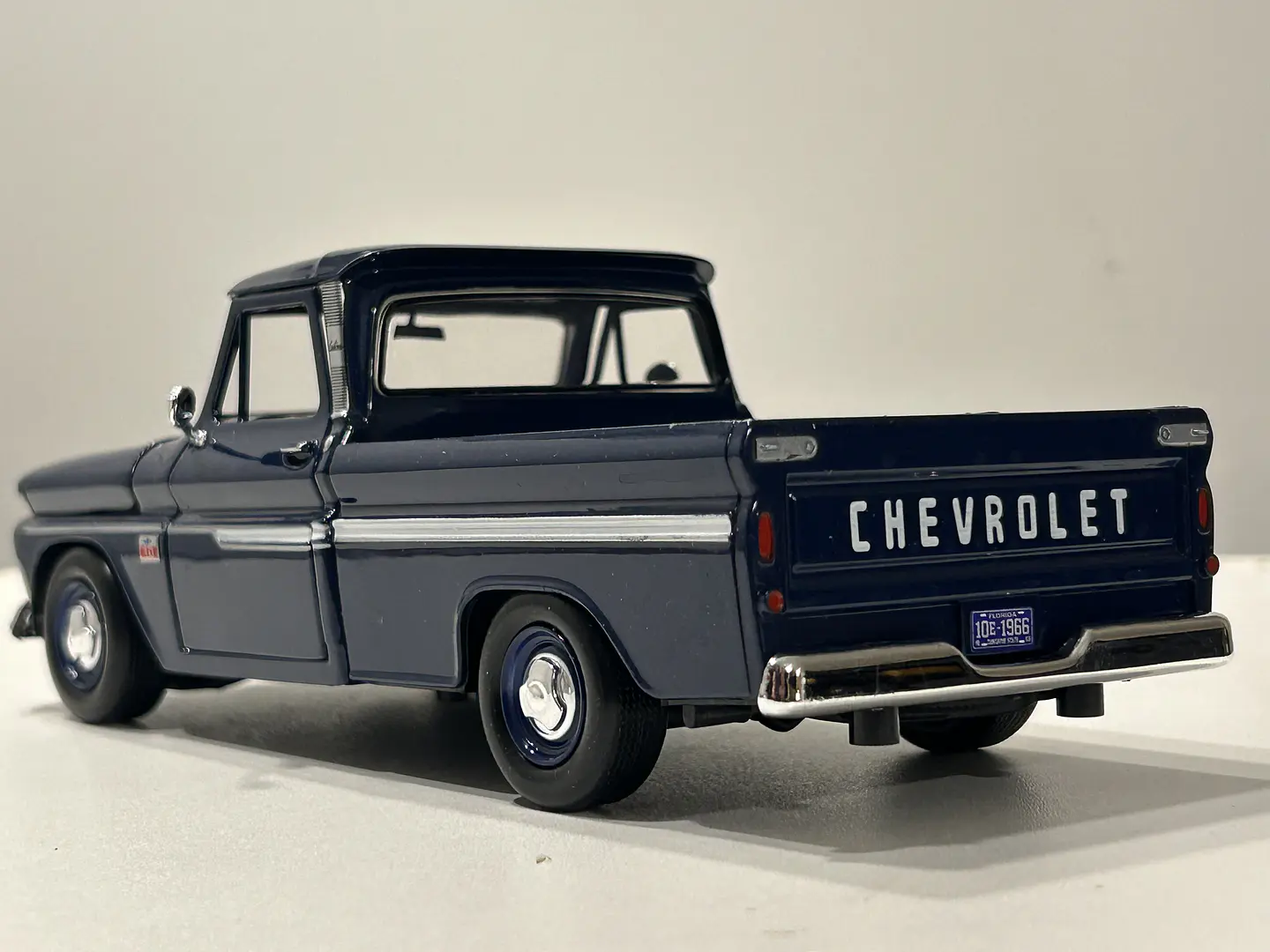 Camioneta Chevrolet C10 Fleetside Pick-Up | Motormax 1:24 19