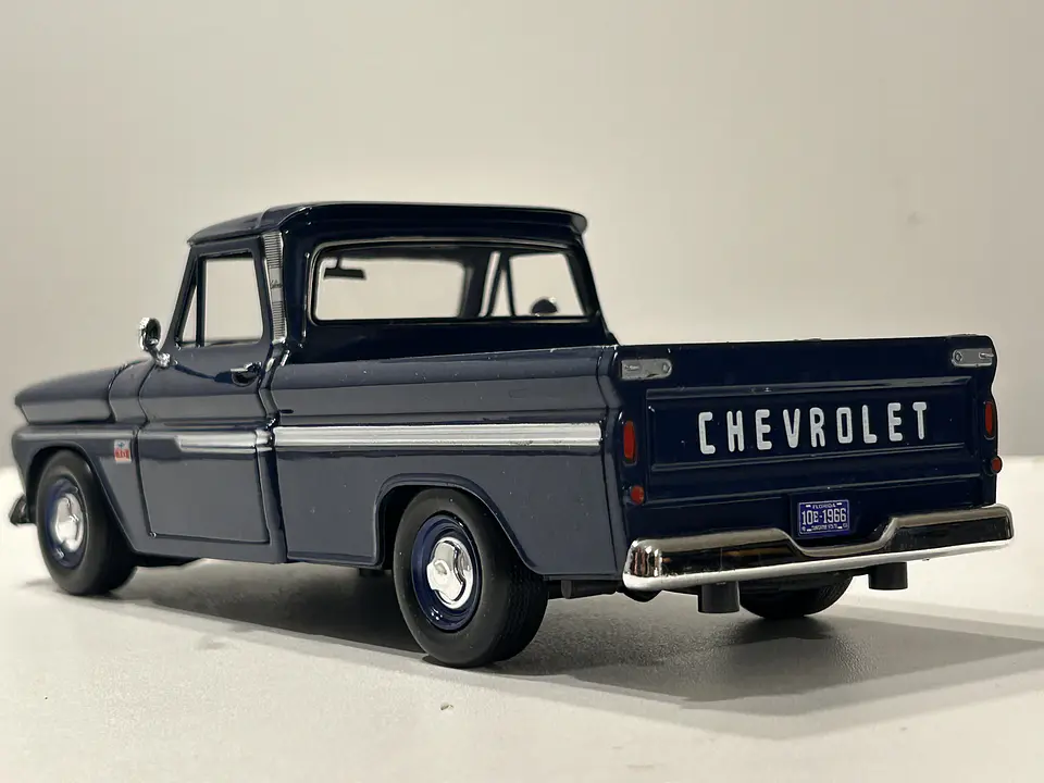 Camioneta Chevrolet C10 Fleetside Pick-Up | Motormax 1:24 19