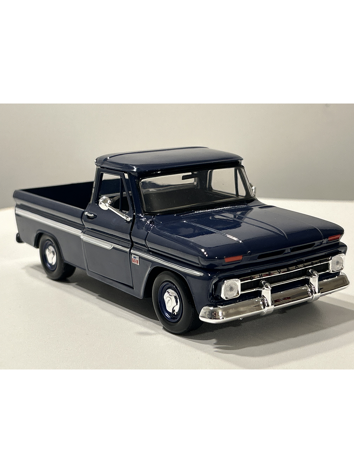Motormax Chevrolet C10 Fleetside Pick-Up 1966, 1:24 – Clásico “C-10” primera generación | Ruta Nostalgia Chile 15