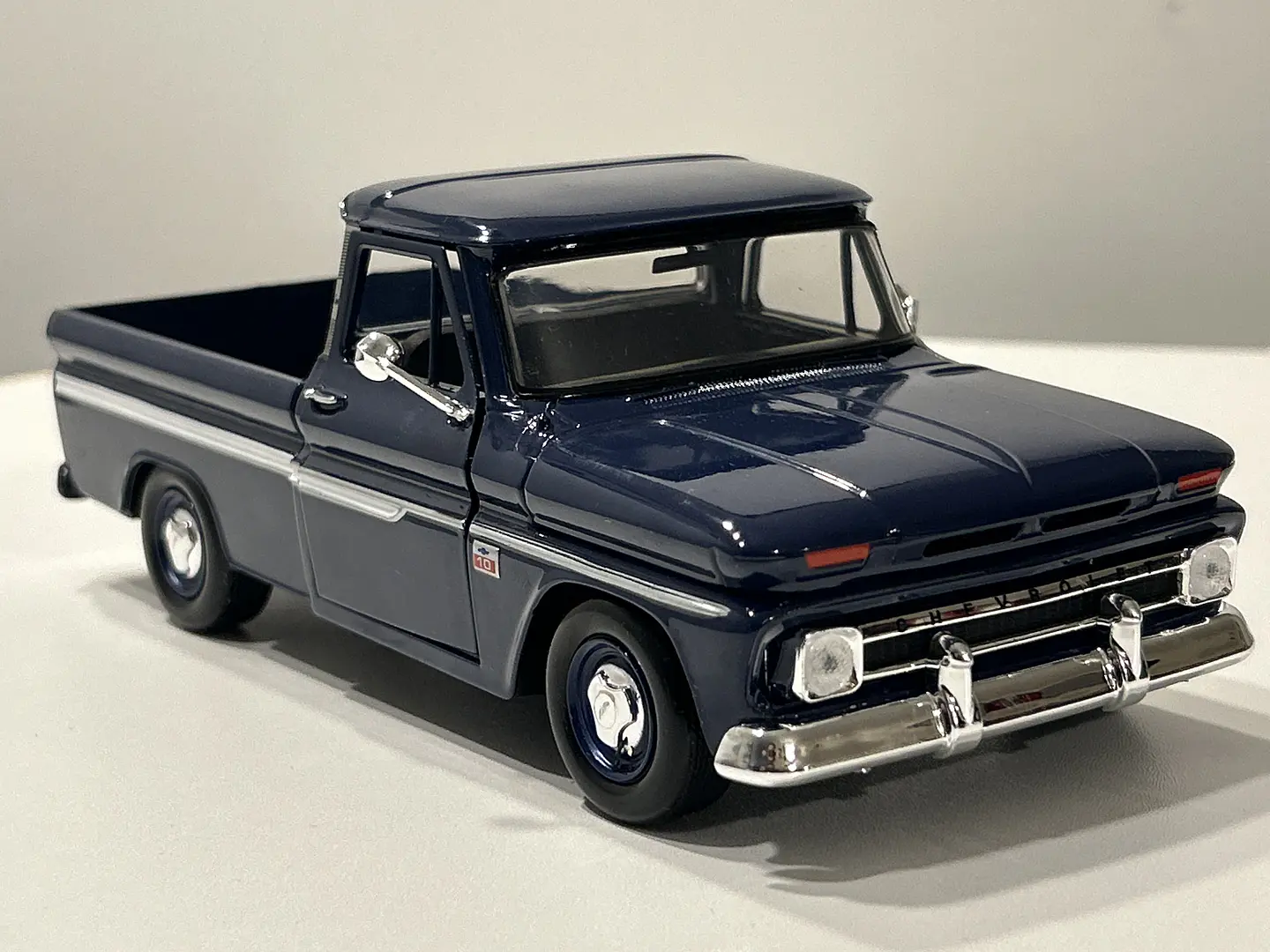 Camioneta Chevrolet C10 Fleetside Pick-Up | Motormax 1:24 15
