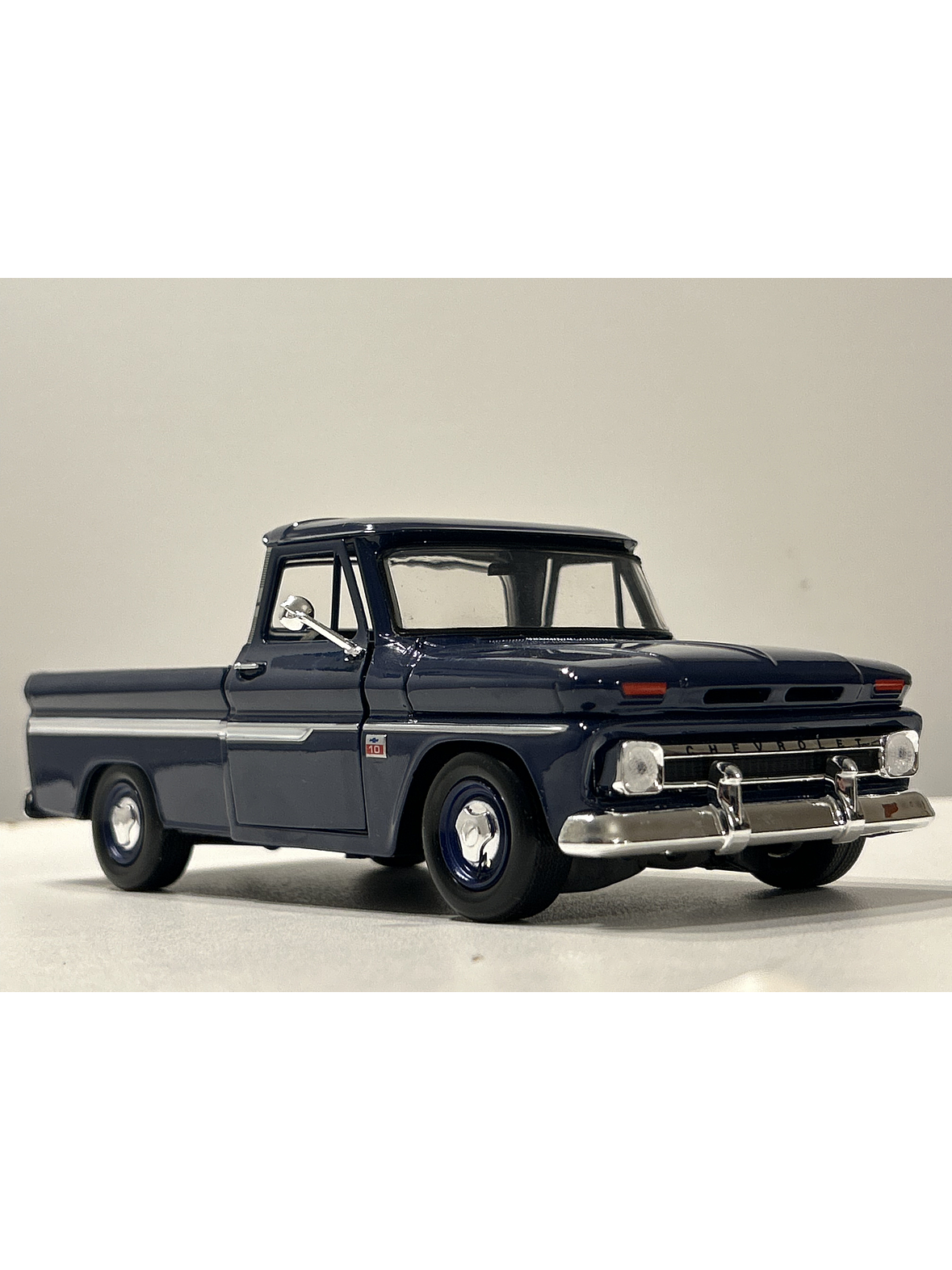 Motormax Chevrolet C10 Fleetside Pick-Up 1966, 1:24 – Clásico “C-10” primera generación | Ruta Nostalgia Chile 23