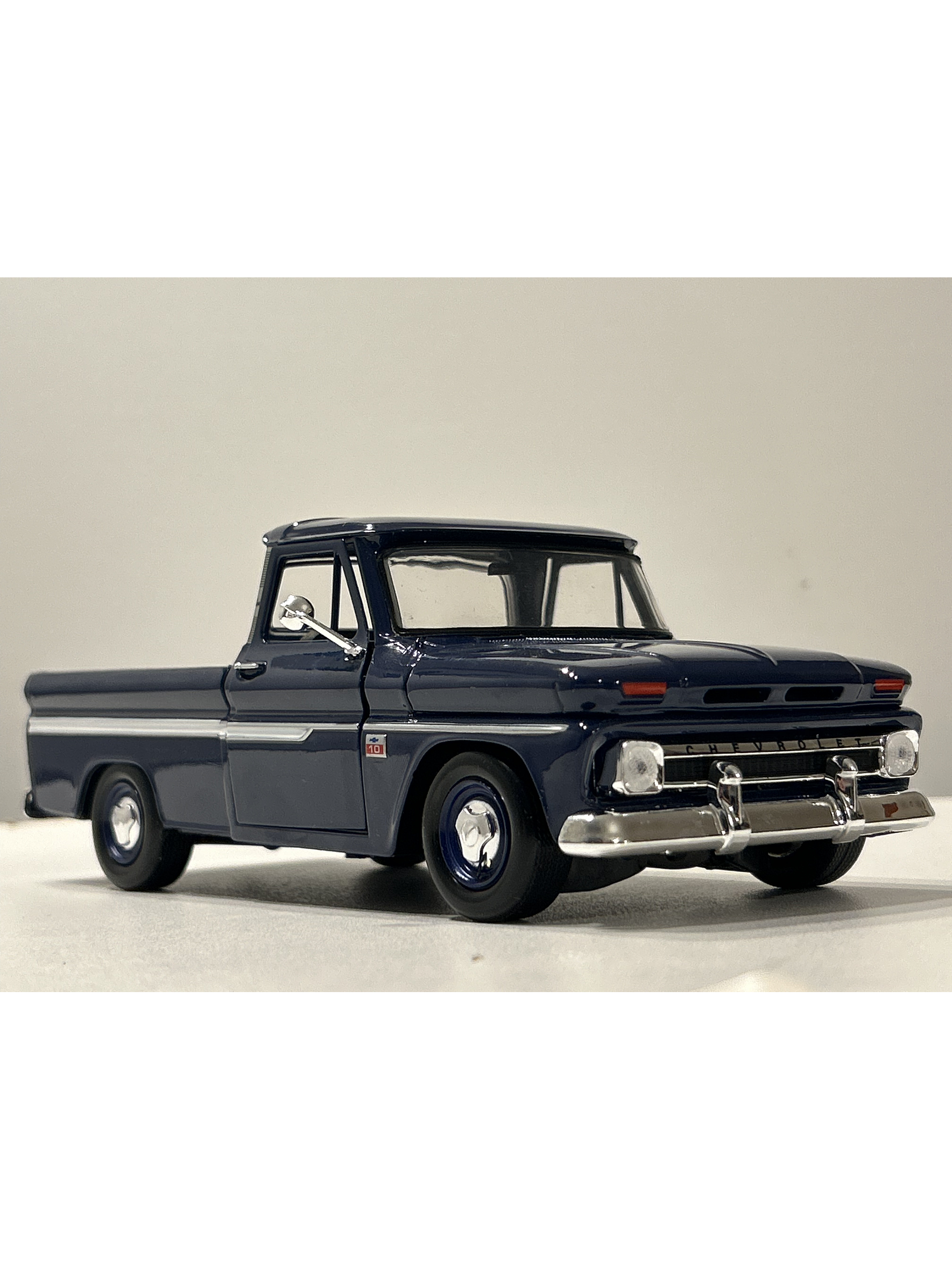 Motormax Chevrolet C10 Fleetside Pick-Up 1966, 1:24 – Clásico “C-10” primera generación | Ruta Nostalgia Chile 23