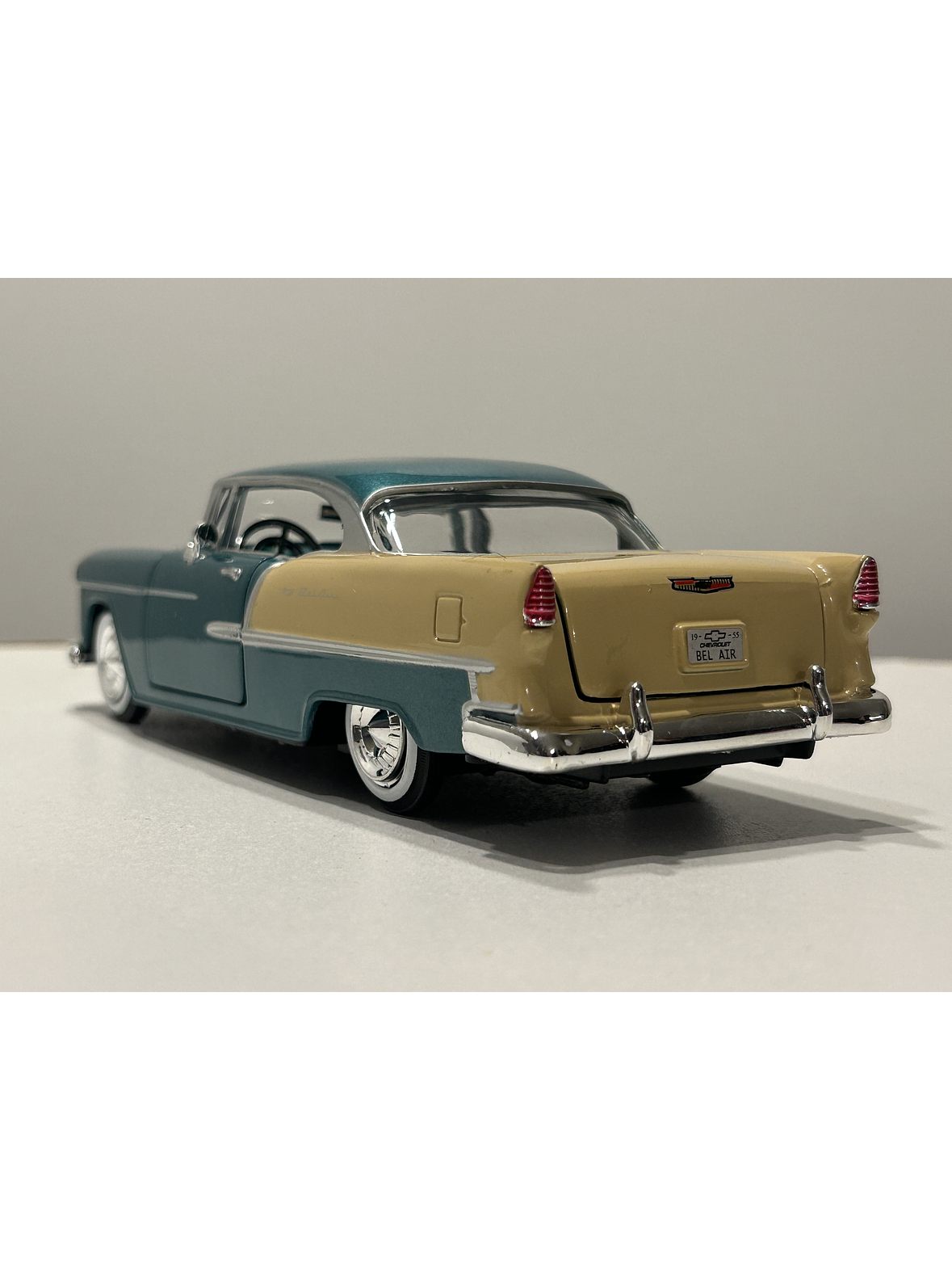 Motormax Chevrolet Bel Air Hardtop 1955 1:24 (verde metálico/beige) – Edición “Timeless Legends” 9