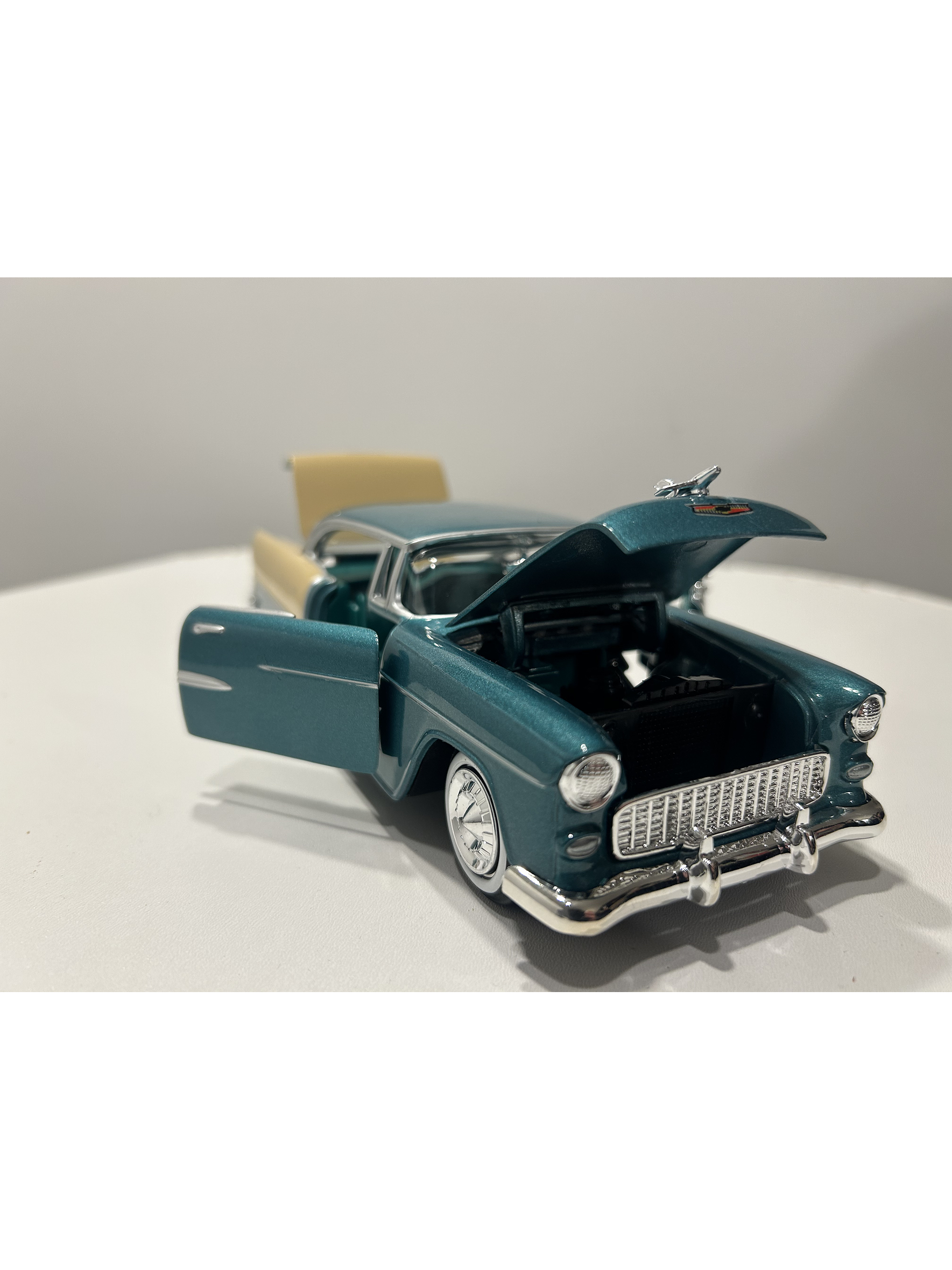 Motormax Chevrolet Bel Air Hardtop 1955 1:24 (verde metálico/beige) – Edición “Timeless Legends” 5