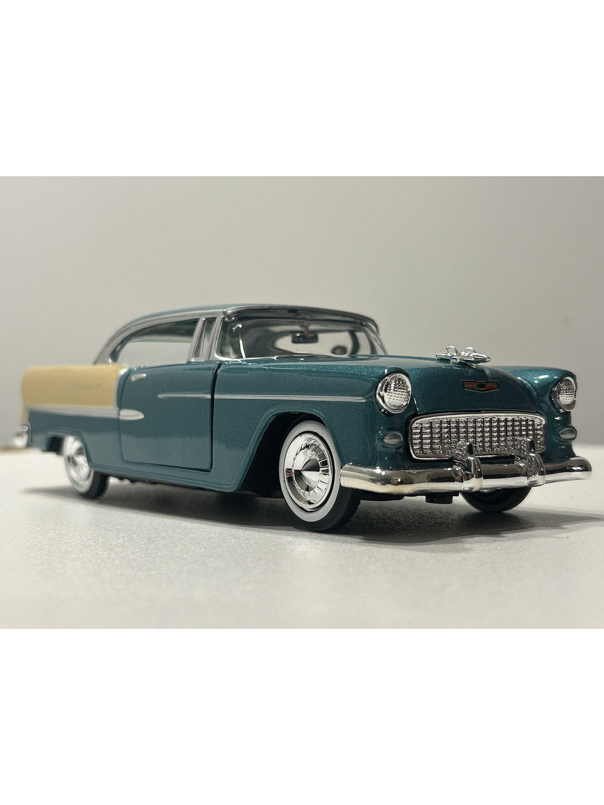 Motormax Chevrolet Bel Air Hardtop 1955 1:24 (verde metálico/beige) – Edición “Timeless Legends” 11