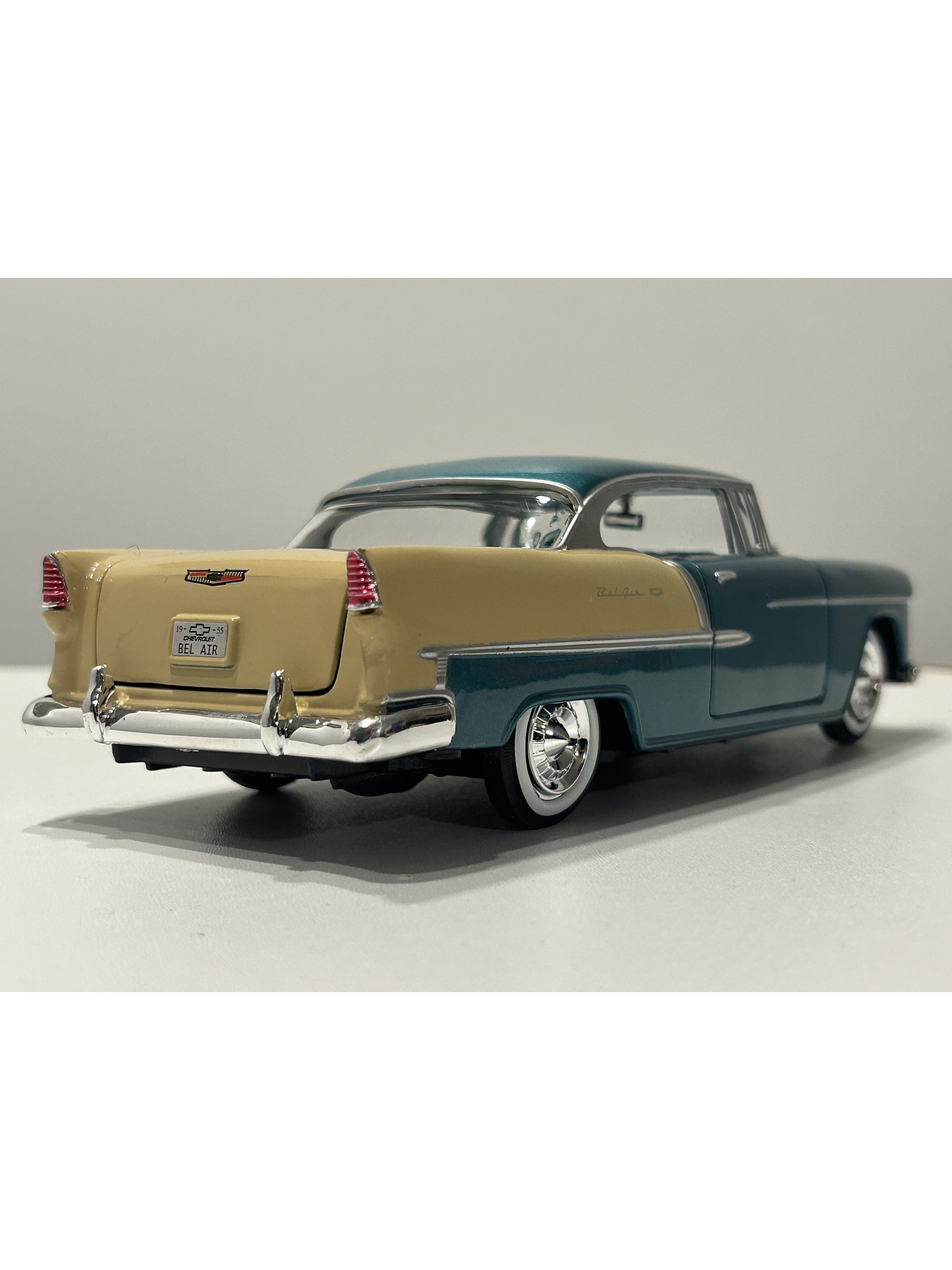 Motormax Chevrolet Bel Air Hardtop 1955 1:24 (verde metálico/beige) – Edición “Timeless Legends” 7