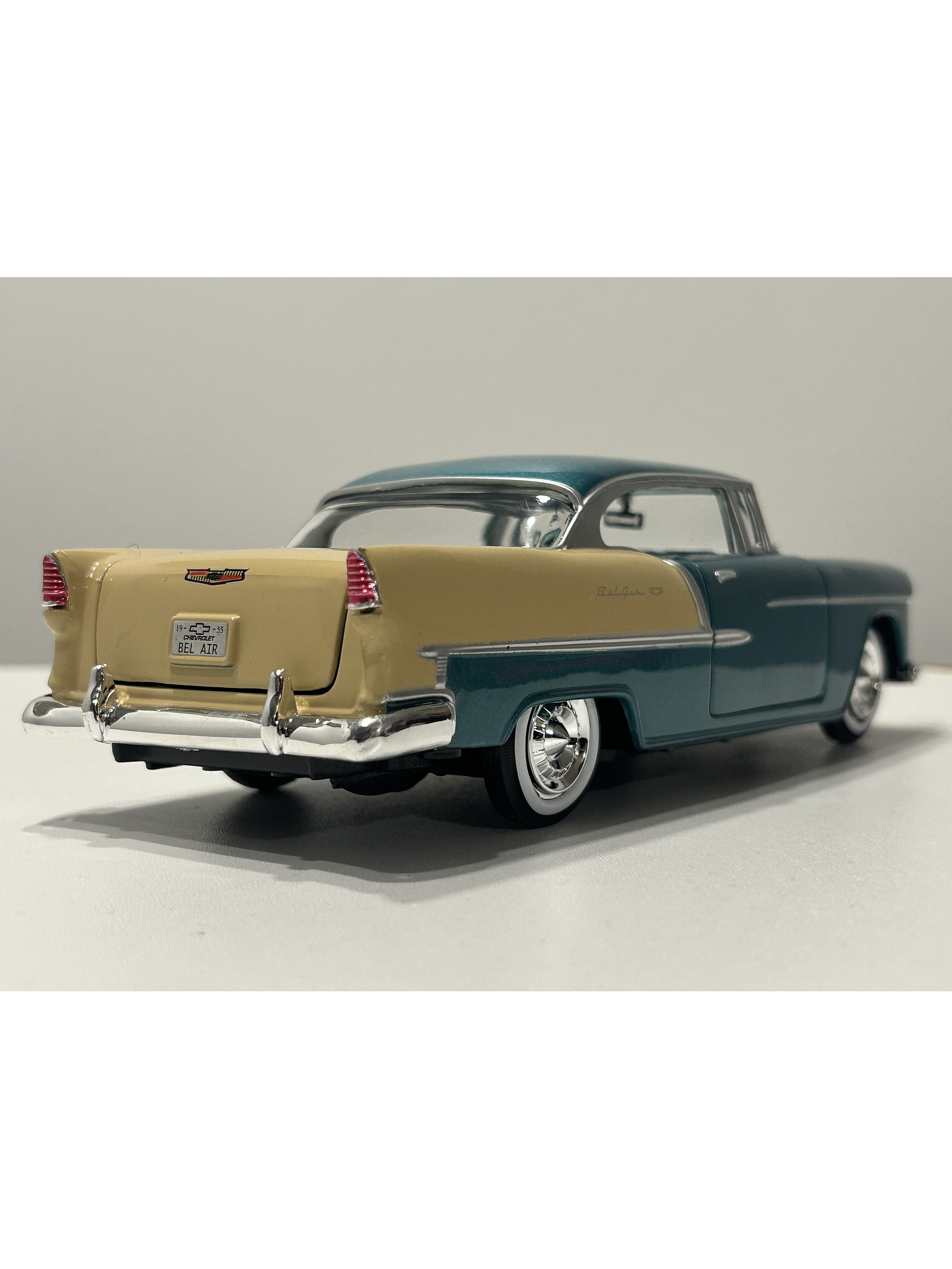 Motormax Chevrolet Bel Air Hardtop 1955 1:24 (verde metálico/beige) – Edición “Timeless Legends” 7