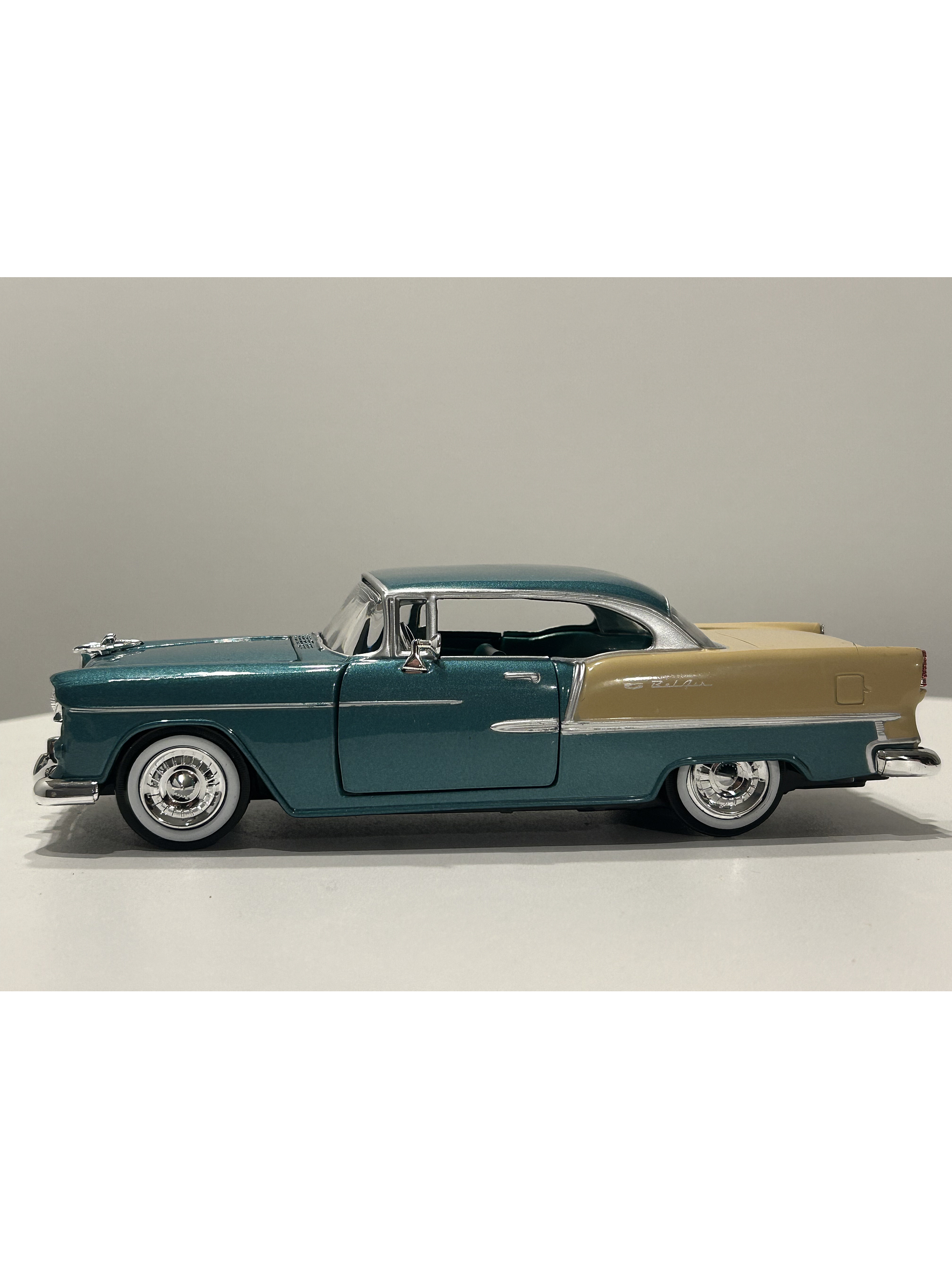 Motormax Chevrolet Bel Air Hardtop 1955 1:24 (verde metálico/beige) – Edición “Timeless Legends” 10