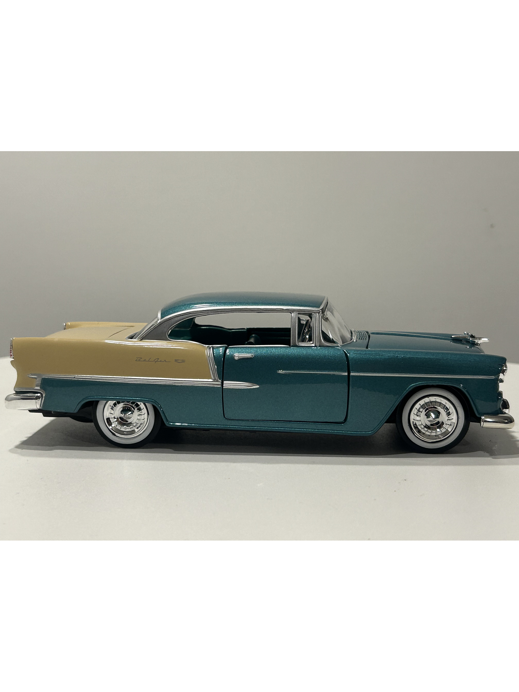 Motormax Chevrolet Bel Air Hardtop 1955 1:24 (verde metálico/beige) – Edición “Timeless Legends” 6