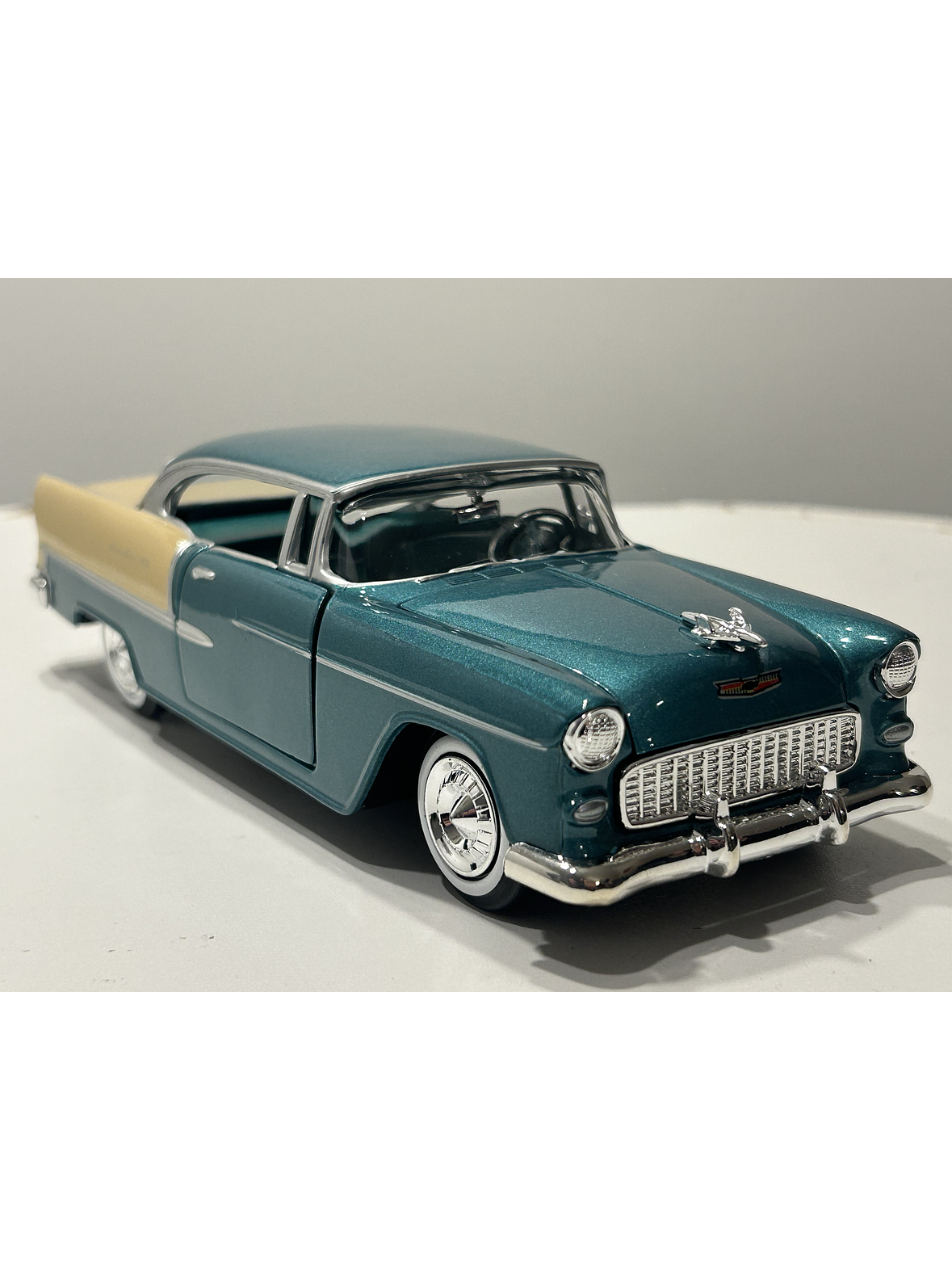 Motormax Chevrolet Bel Air Hardtop 1955 1:24 (verde metálico/beige) – Edición “Timeless Legends” 4