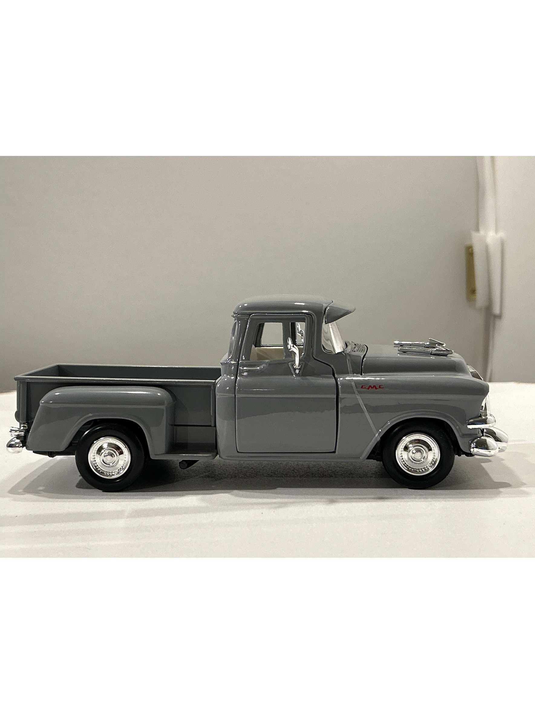 Motormax GMC 100 Pickup, 1:24 (Timeless Legends) – Ruta Nostalgia Chile 16