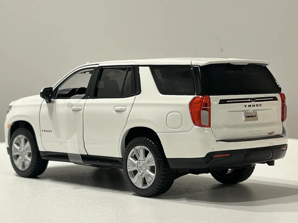 Camioneta Chevrolet Tahoe 2021 Maisto Special Edition 1:26 7