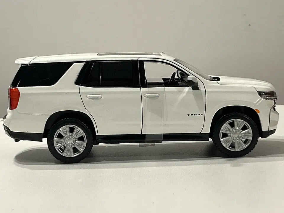 Camioneta Chevrolet Tahoe 2021 Maisto Special Edition 1:26 5