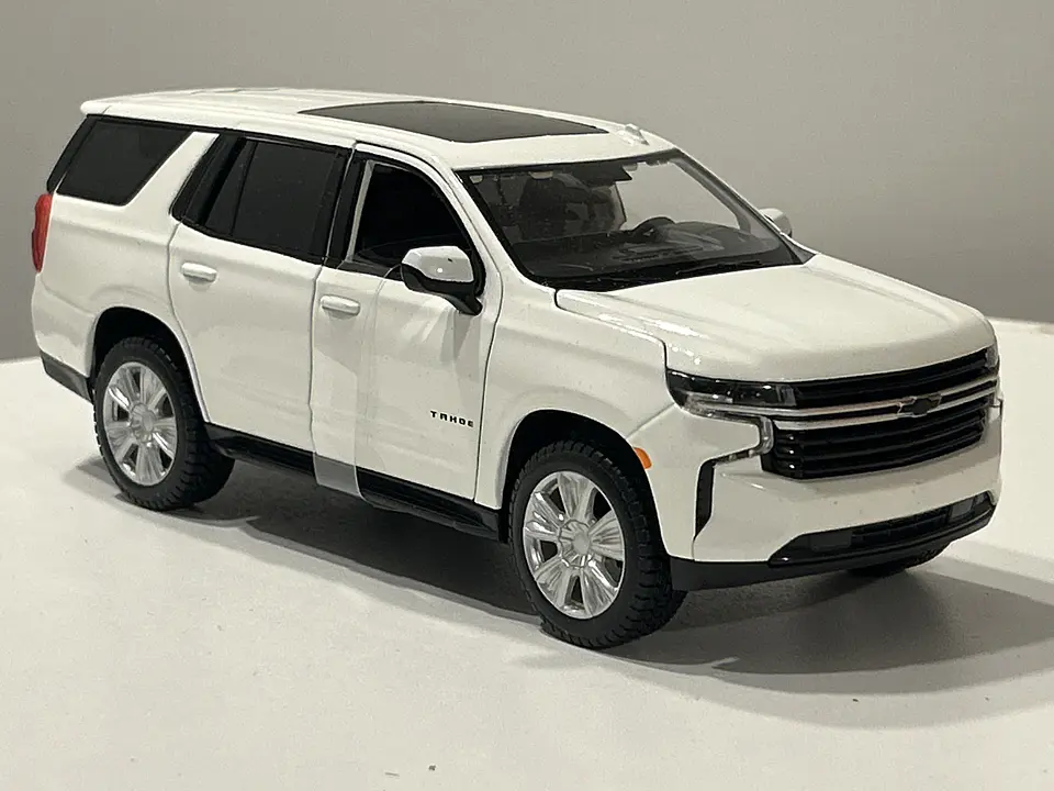 Camioneta Chevrolet Tahoe 2021 Maisto Special Edition 1:26 4