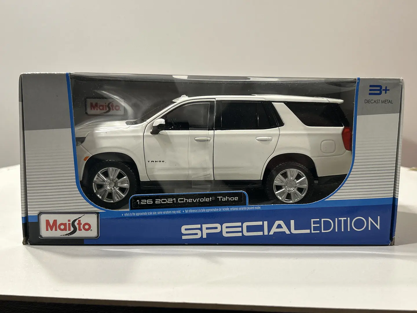 Camioneta Chevrolet Tahoe 2021 Maisto Special Edition 1:26 10