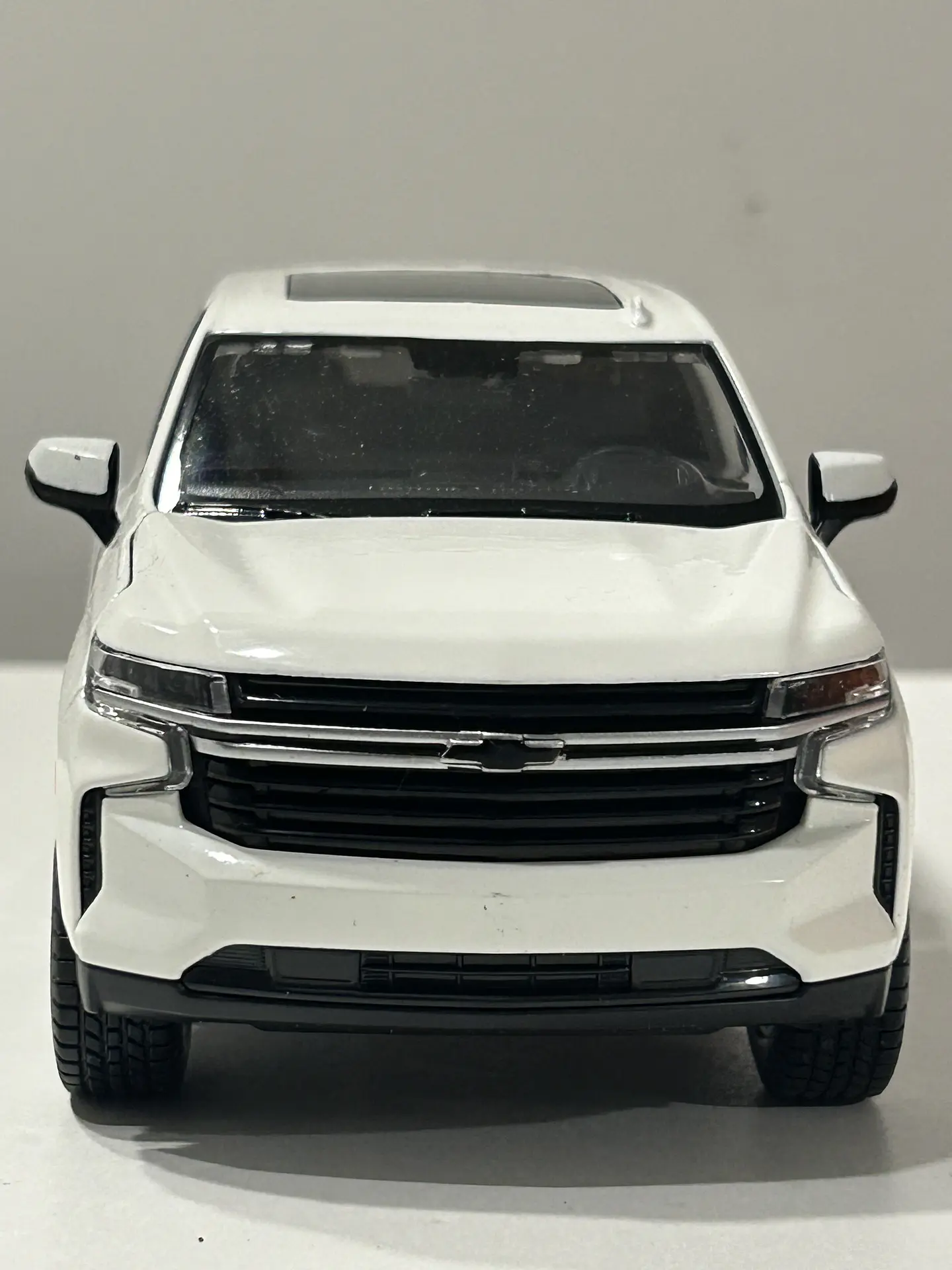 Camioneta Chevrolet Tahoe 2021 Maisto Special Edition 1:26 3