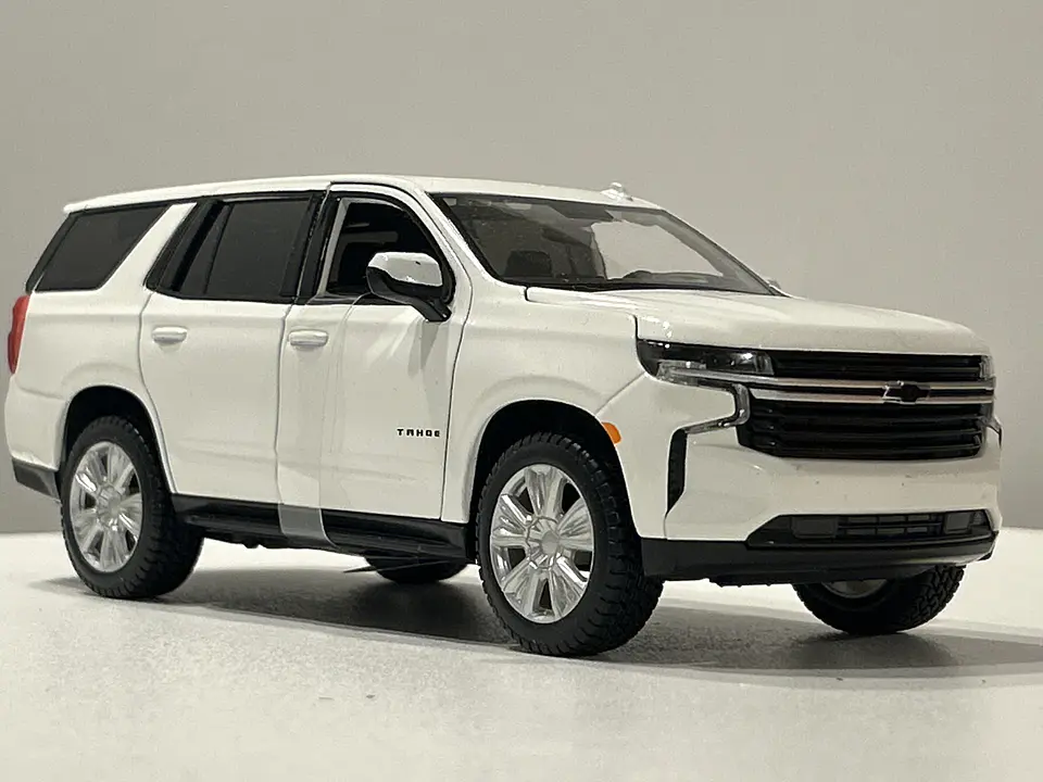 Camioneta Chevrolet Tahoe 2021 Maisto Special Edition 1:26 9
