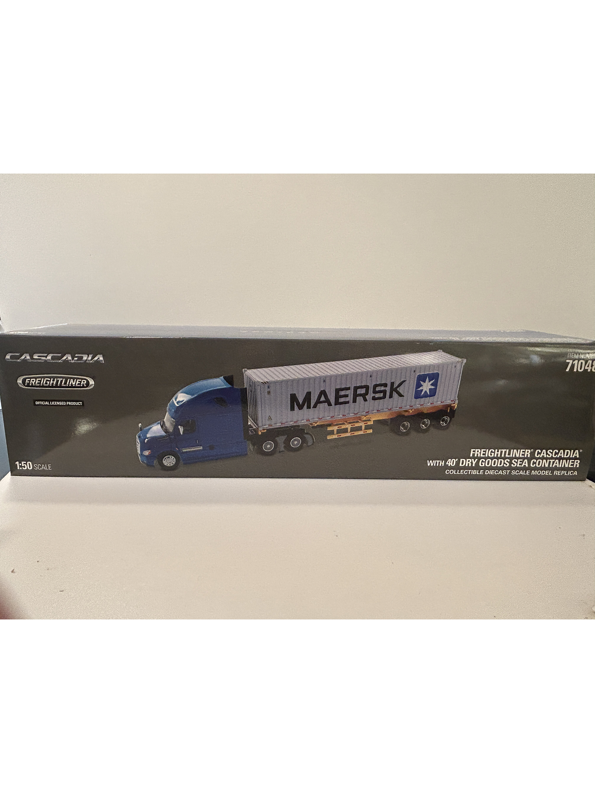 Freightliner Cascadia con tráiler esqueletal y contenedor 40’ MAERSK – Diecast Masters 1:50 15