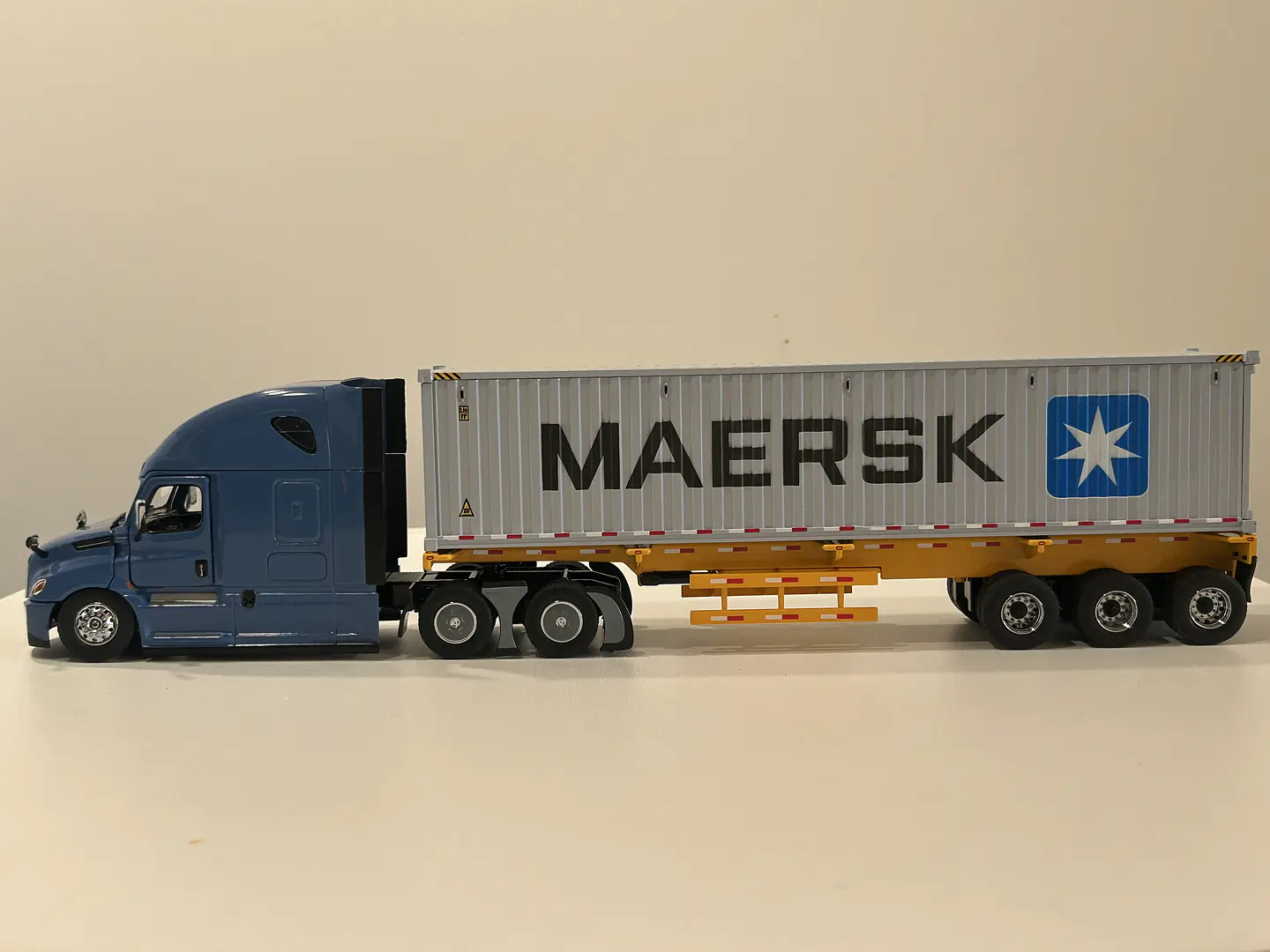 Camión Freightliner Cascadia con | Diecast Masters 1:50 12