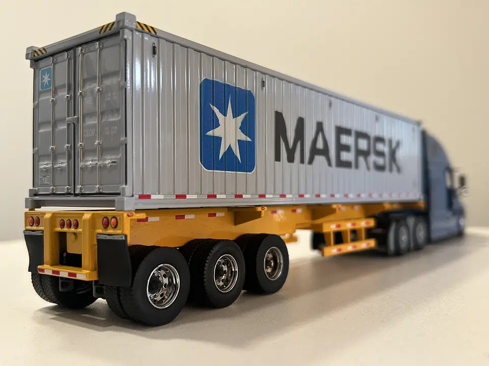 Camión Freightliner Cascadia con | Diecast Masters 1:50 9