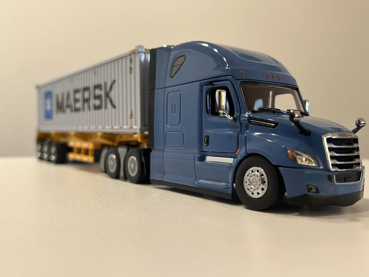 Camión Freightliner Cascadia con | Diecast Masters 1:50 7