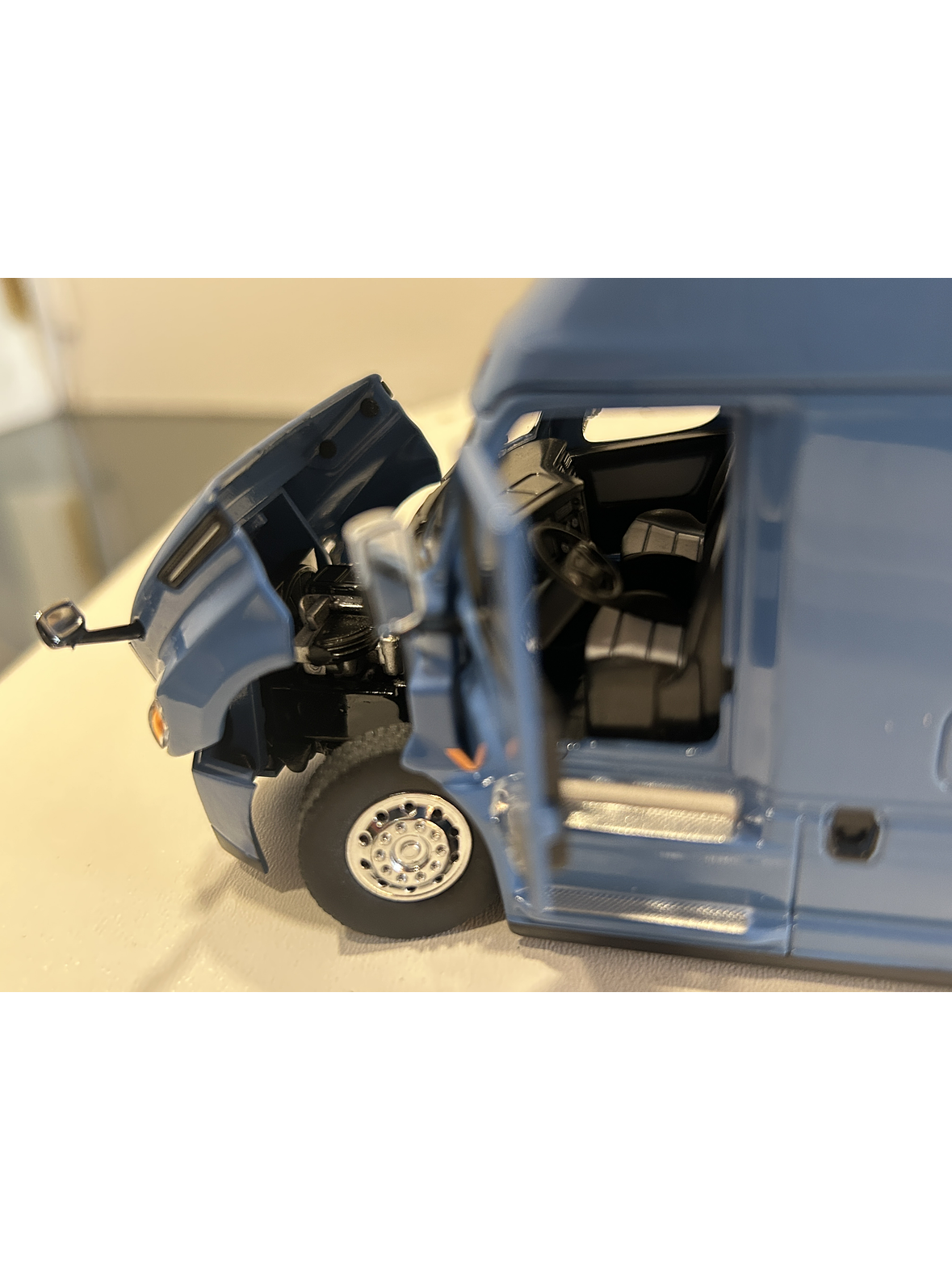 Freightliner Cascadia con tráiler esqueletal y contenedor 40’ MAERSK – Diecast Masters 1:50 2