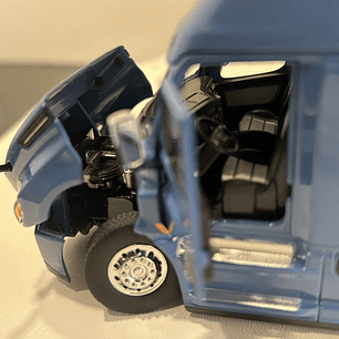 Freightliner Cascadia con tráiler esqueletal y contenedor 40’ MAERSK – Diecast Masters 1:50