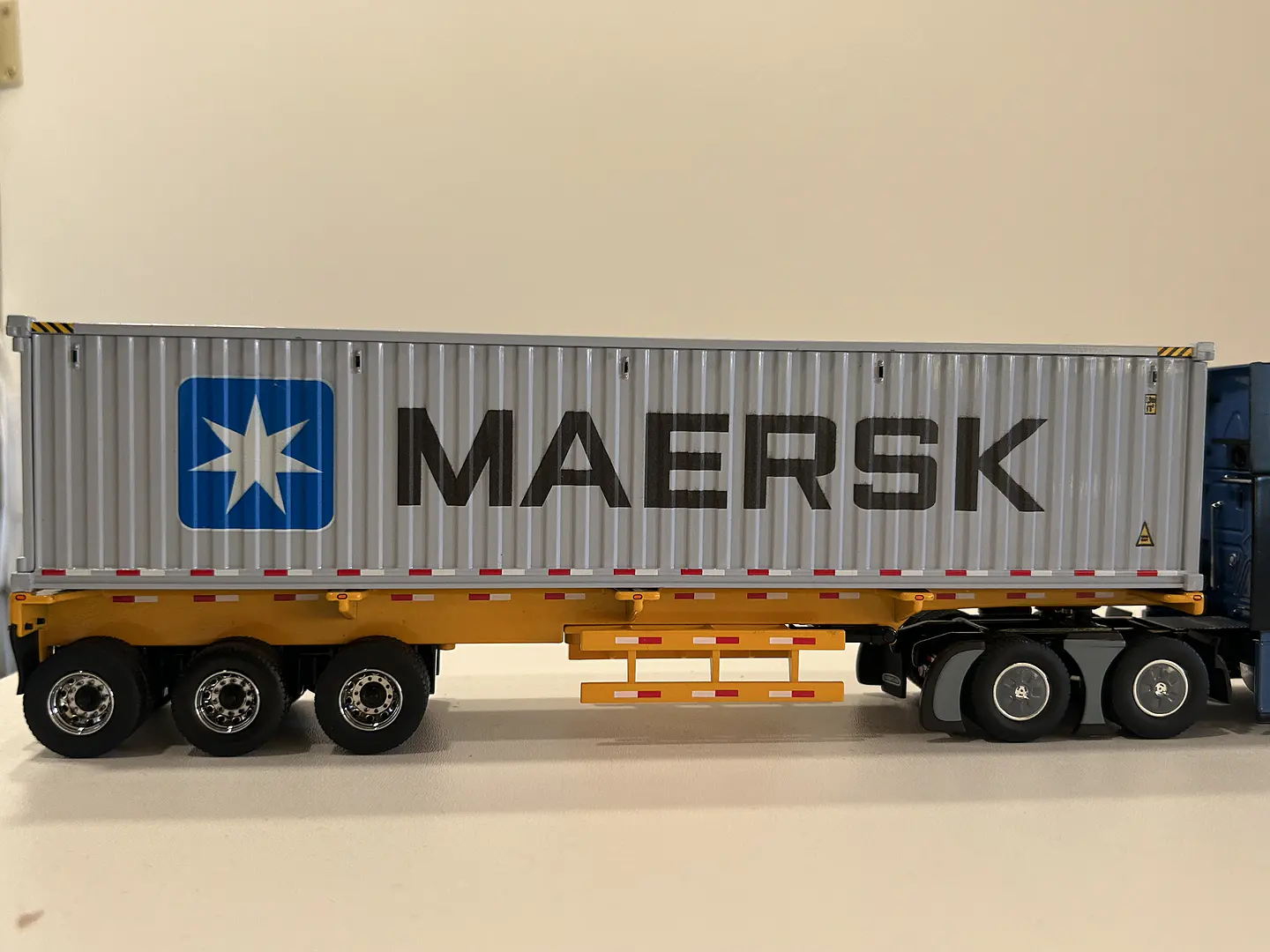 Camión Freightliner Cascadia con | Diecast Masters 1:50 8